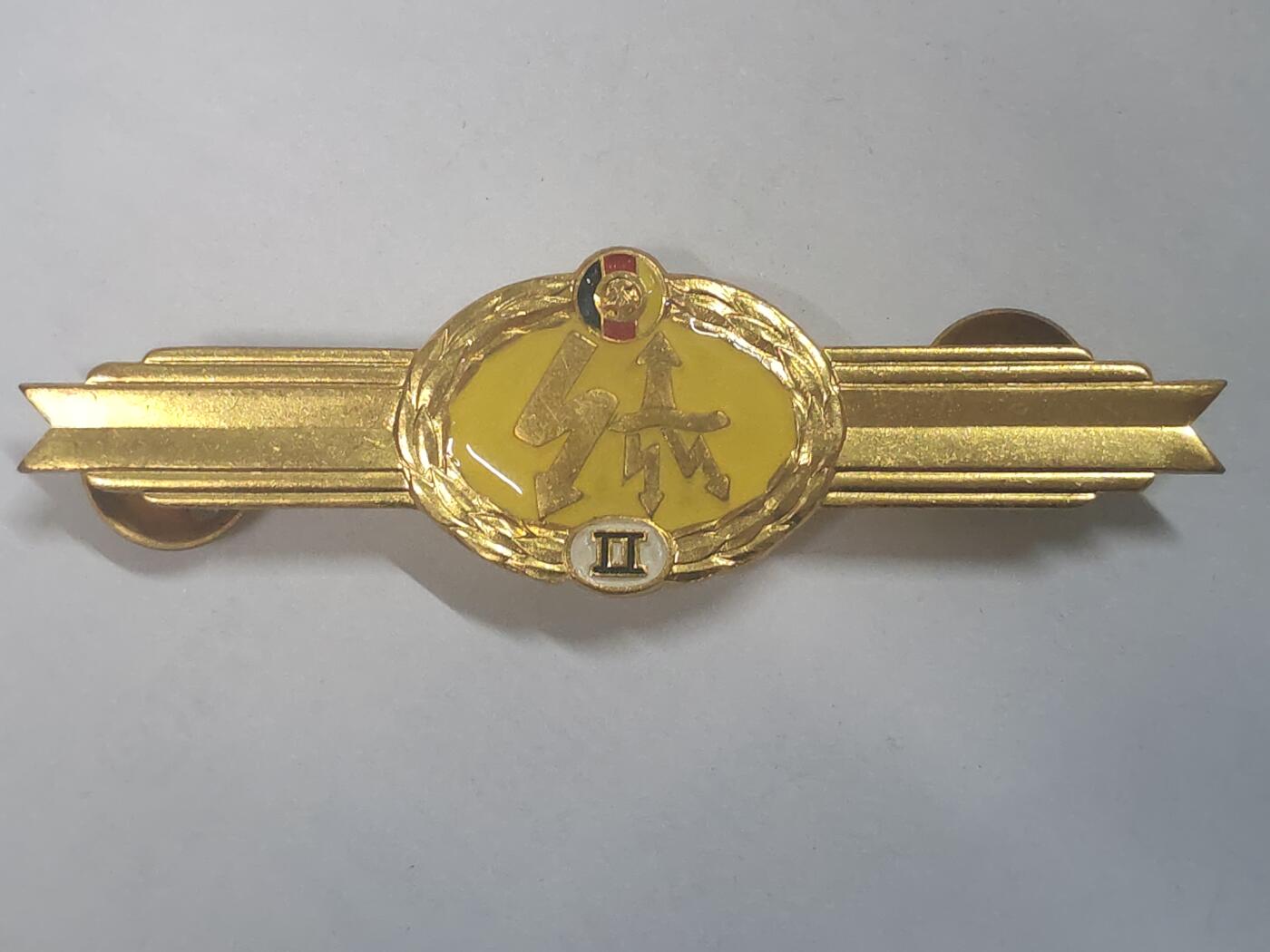 荷兰第128期勋赏拍卖 民主德国二级通讯兵技能证章