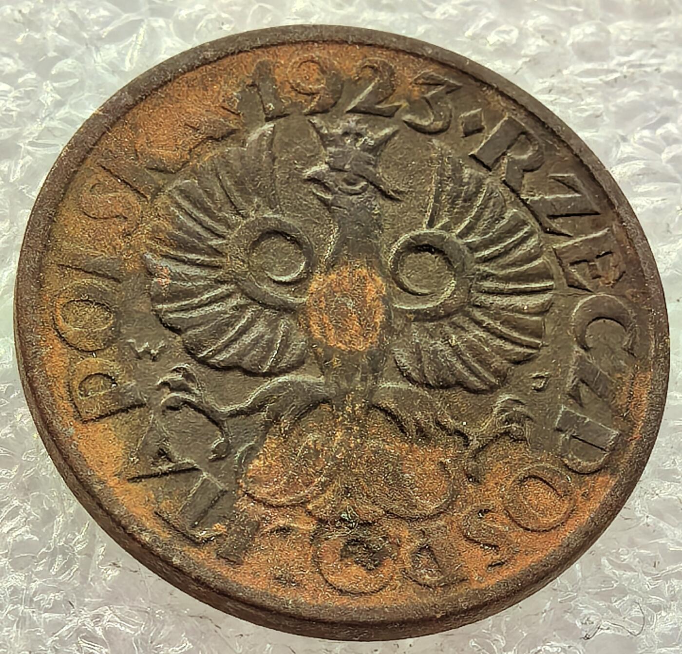  外国优质老铜币银币，周六九点倒数截拍，满百包邮，可寄存半年，喜欢朋友微信扫描二维码可直接参拍