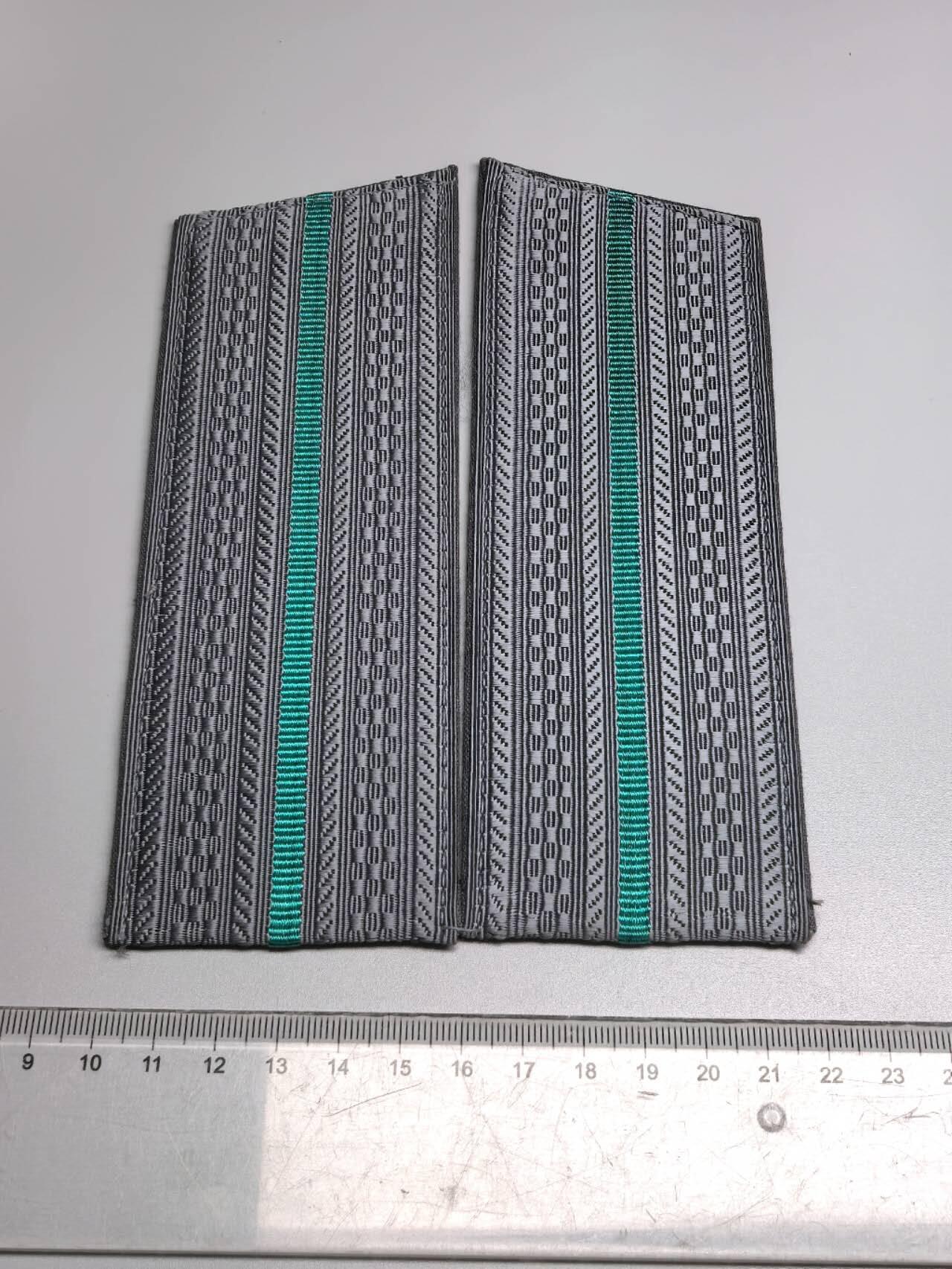 小驴勋章奖章收藏11月8日周六晚6点拍卖（珍爱和平，收藏战争，铭记历史，勿忘国耻，忠党爱国。有偿代拍，送拍规则在简介最后，参拍须阅读规则后再参拍，关系到运费包装发货时效真假辨别等关键信息，拍卖时不再发原图，看大图店主微信码在最后拍品里） 苏联大衣肩章