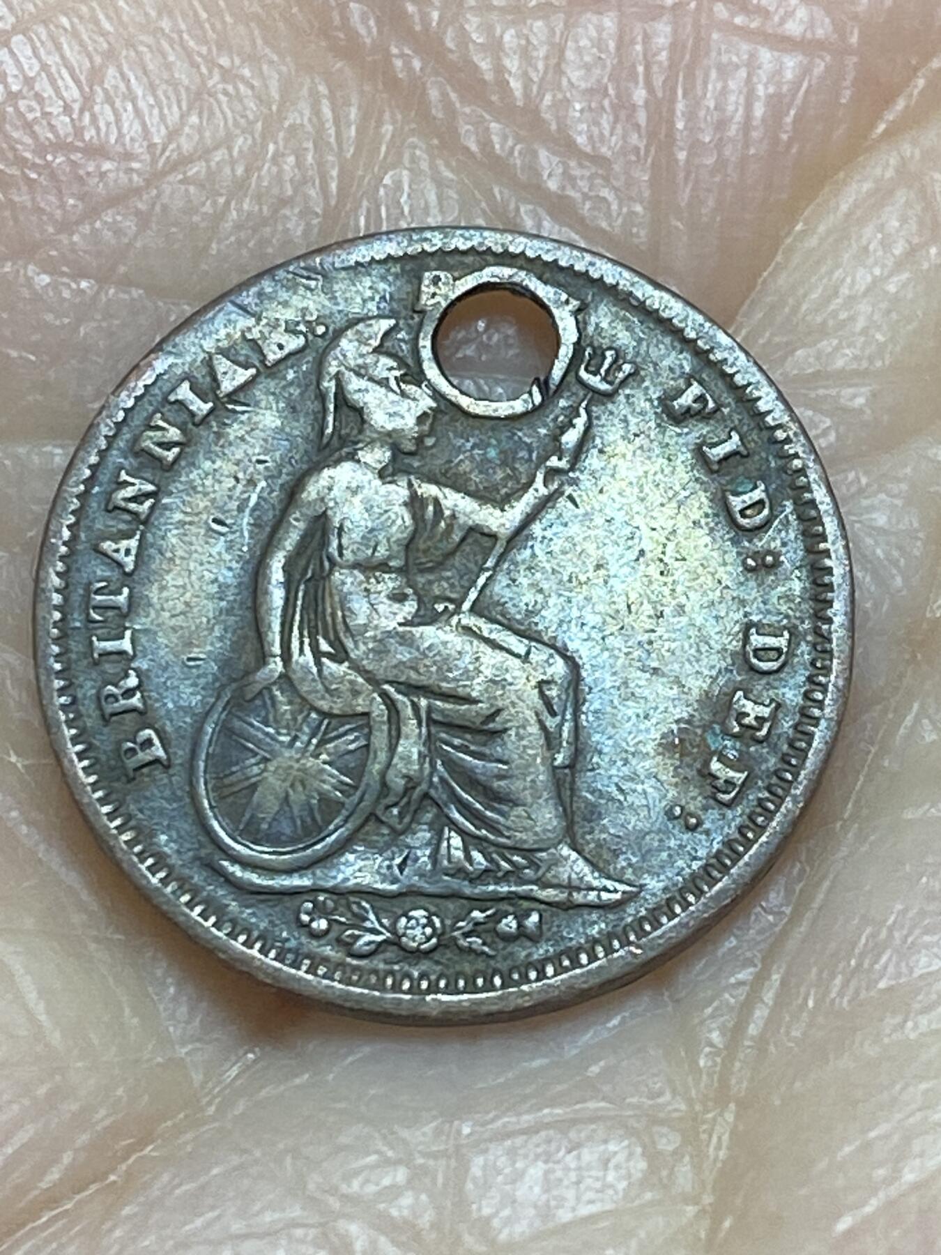 2025年第一百二十四场(总第一百五十场）外国好品散币(免佣金) 少见打孔–英国🇬🇧1835年1法新(威廉四世时期)