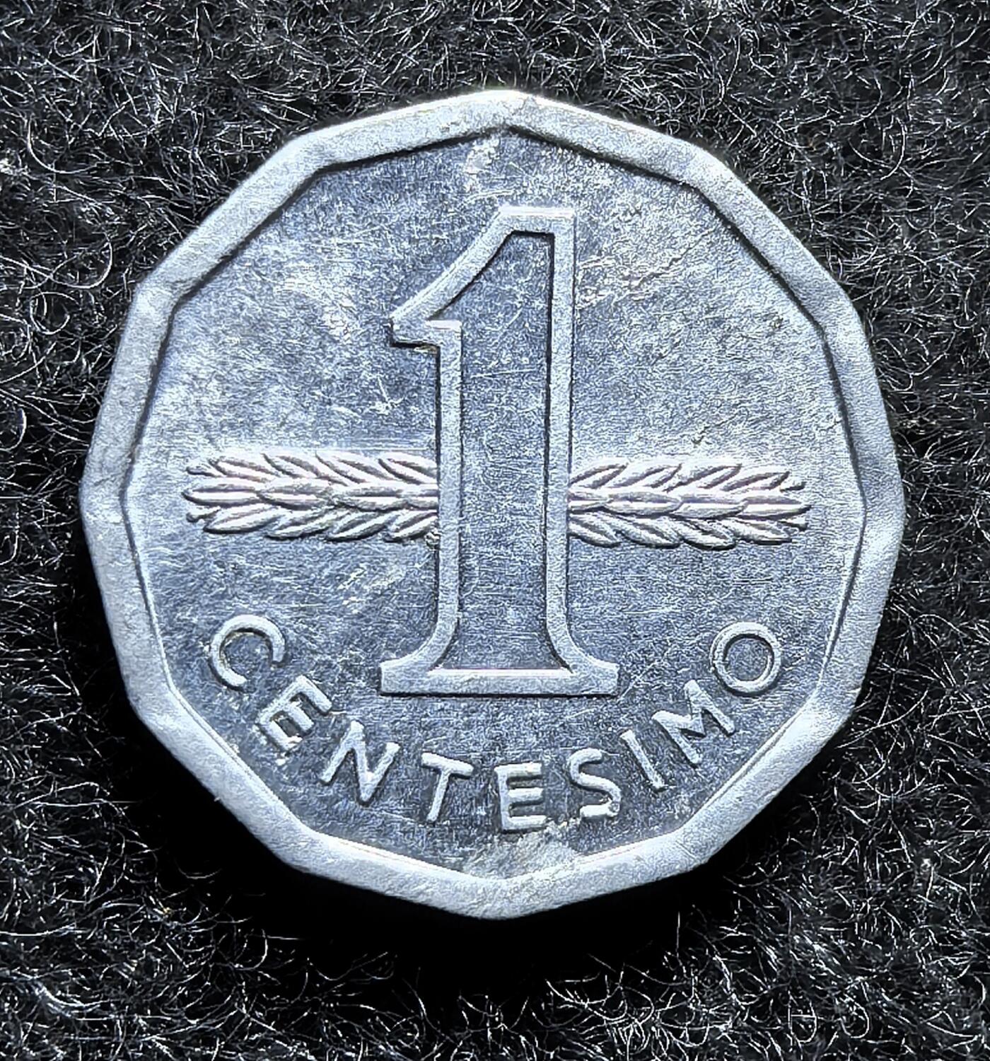 西班牙、丹属西印度、法属殖民地、乌拉圭银币古铜币，周五晚上九点倒数截拍，满百包邮，可寄存半年，喜欢朋友微信扫描二维码可直接参拍