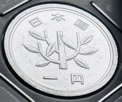 文馨钱币收藏第 279 场，银币，纪念铜章场 长期接收代拍品 - 原光品相日本昭和 47 年一元