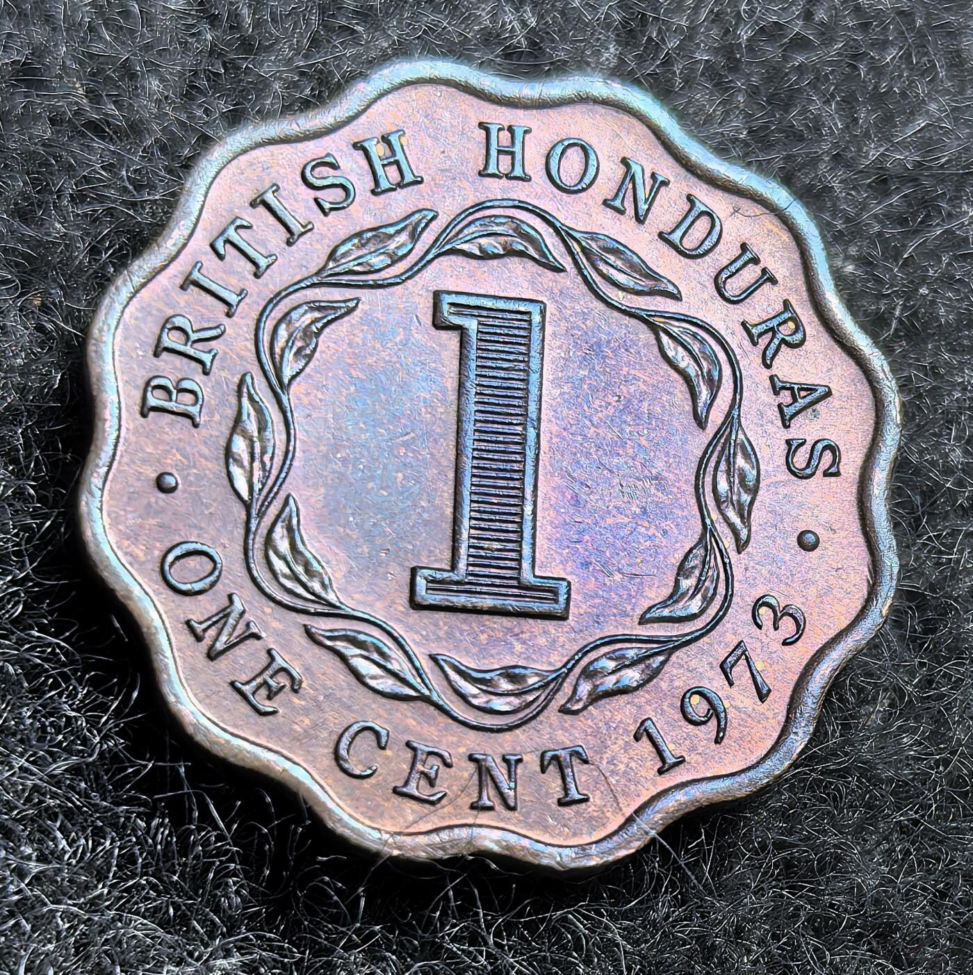 西班牙、丹属西印度、法属殖民地、乌拉圭银币古铜币，周五晚上九点倒数截拍，满百包邮，可寄存半年，喜欢朋友微信扫描二维码可直接参拍 英属洪都拉斯1973年1分，km30