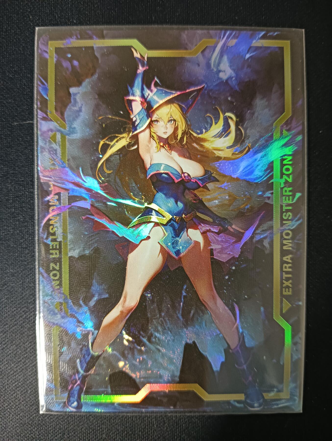 花开卡拍第46期（11月9号周日截拍，品控勿拍!!!拍品不寄存，运费5元，自制卡难免瑕疵，可能存在轻微撞角爆边等出厂瑕疵，品控介意勿拍！） 游戏王卡牌 黑魔女 单手托天 帅气无比 折光彩闪