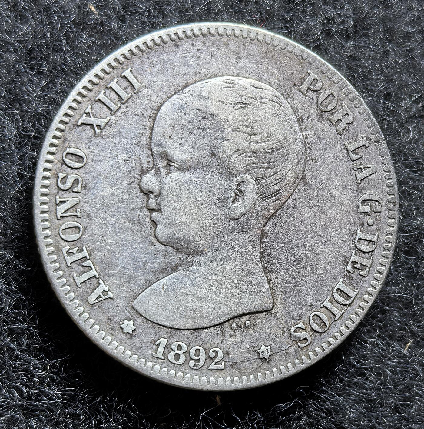 西班牙、丹属西印度、法属殖民地、乌拉圭银币古铜币，周五晚上九点倒数截拍，满百包邮，可寄存半年，喜欢朋友微信扫描二维码可直接参拍 XF品相西班牙1892年2比塞塔银币，km692