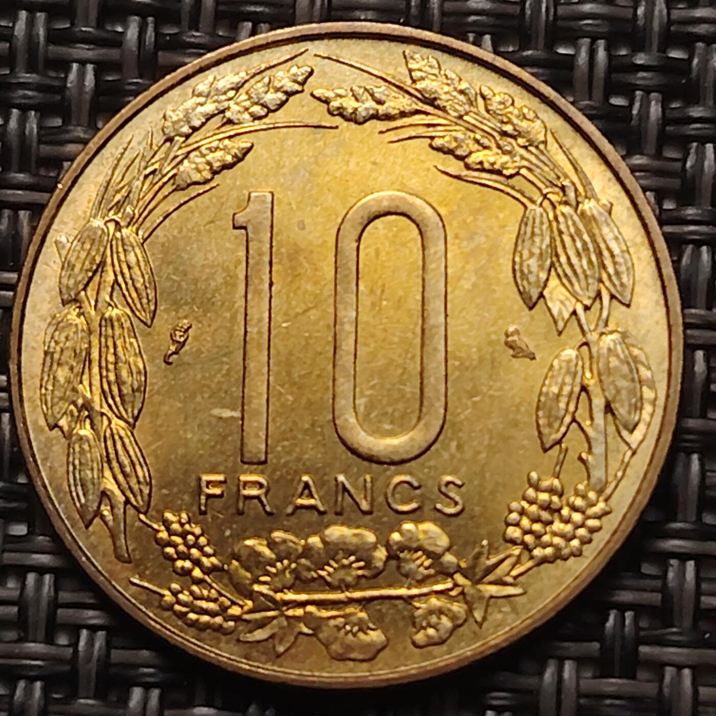 布加迪🐬～世界钱币(上海)🌾第 258 期 /  各国套币和散币 客麦隆 1965年 10法郎 原光好品