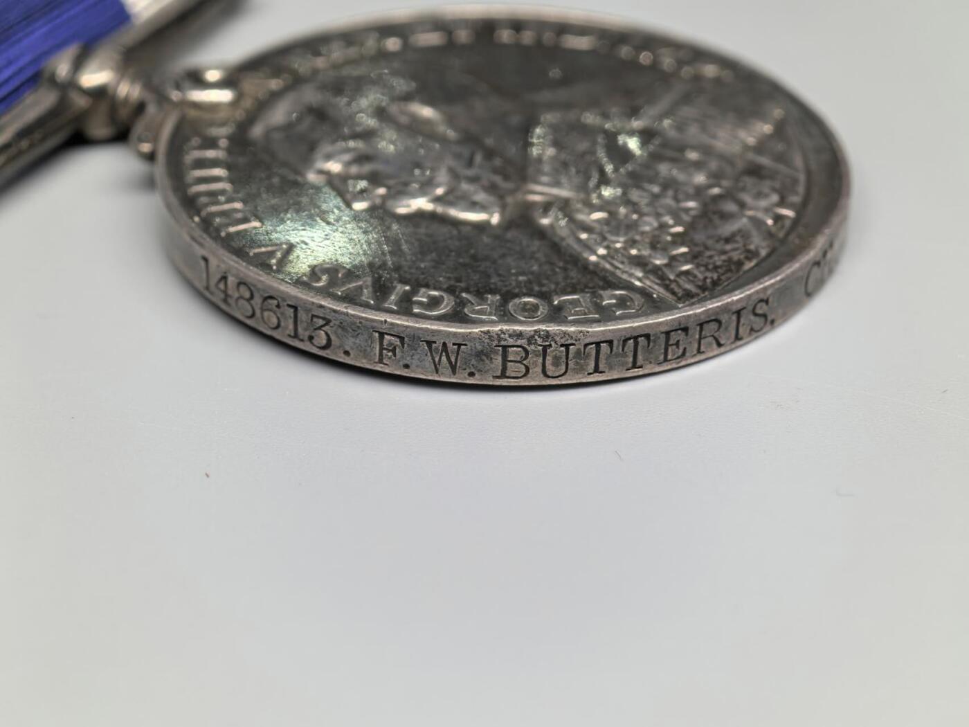 小驴勋章奖章收藏11月8日周六晚6点拍卖（珍爱和平，收藏战争，铭记历史，勿忘国耻，忠党爱国。有偿代拍，送拍规则在简介最后，参拍须阅读规则后再参拍，关系到运费包装发货时效真假辨别等关键信息，拍卖时不再发原图，看大图店主微信码在最后拍品里）