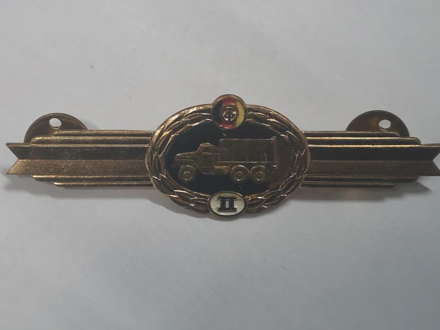 荷兰第128期勋赏拍卖 民主德国二级汽车兵技能证章