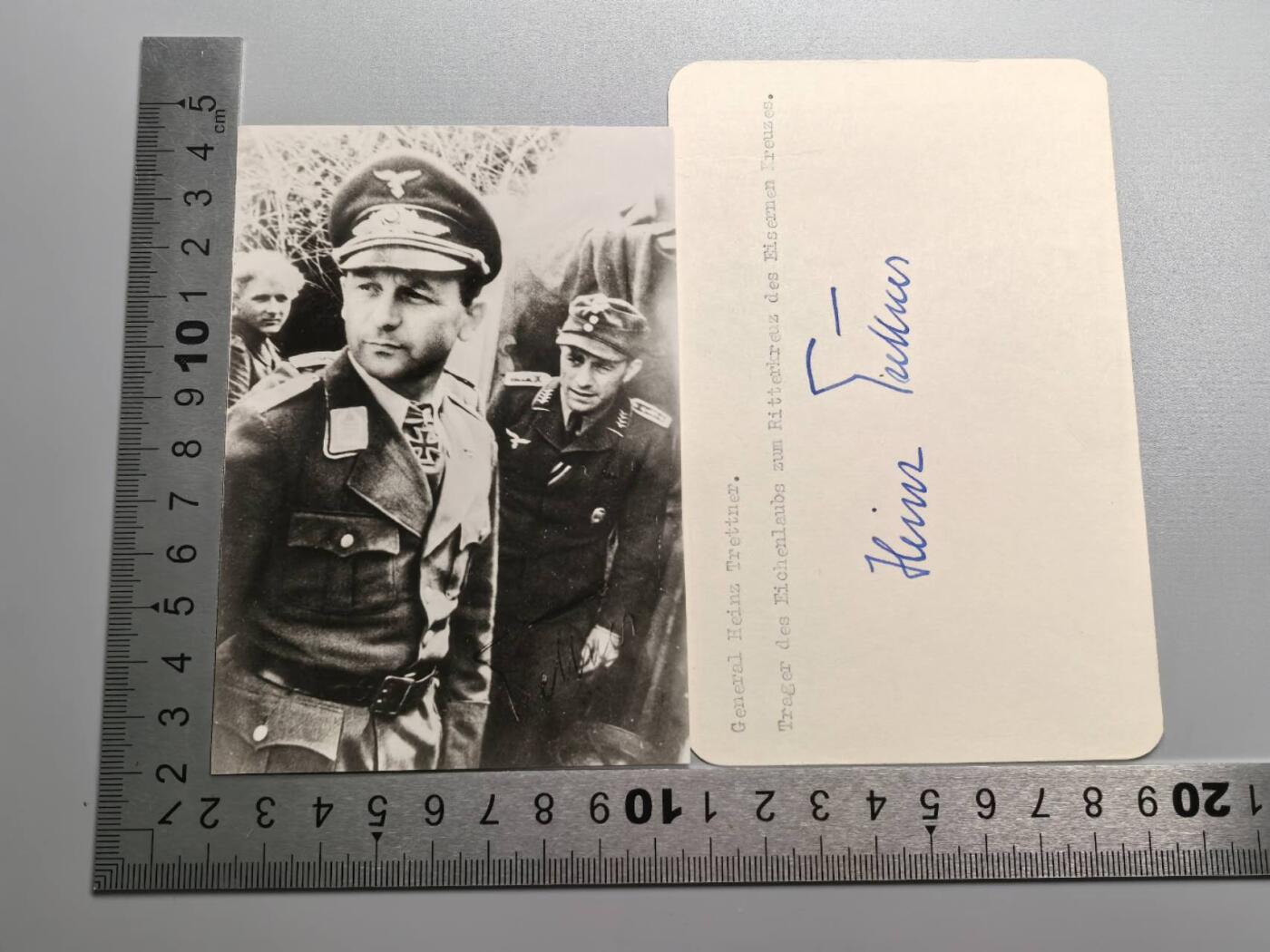 小驴勋章奖章收藏11月8日周六晚6点拍卖（珍爱和平，收藏战争，铭记历史，勿忘国耻，忠党爱国。有偿代拍，送拍规则在简介最后，参拍须阅读规则后再参拍，关系到运费包装发货时效真假辨别等关键信息，拍卖时不再发原图，看大图店主微信码在最后拍品里） 伞兵二把手第586号橡叶饰获得者、战后北约副参谋长Heinz Trettner战后卡片亲签