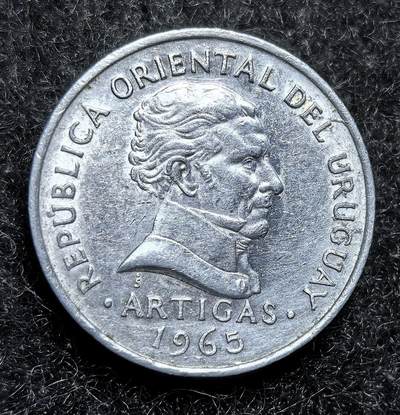 西班牙、丹属西印度、法属殖民地、乌拉圭银币古铜币，周五晚上九点倒数截拍，满百包邮，可寄存半年，喜欢朋友微信扫描二维码可直接参拍 - 乌拉圭1965年50分铝币，km45