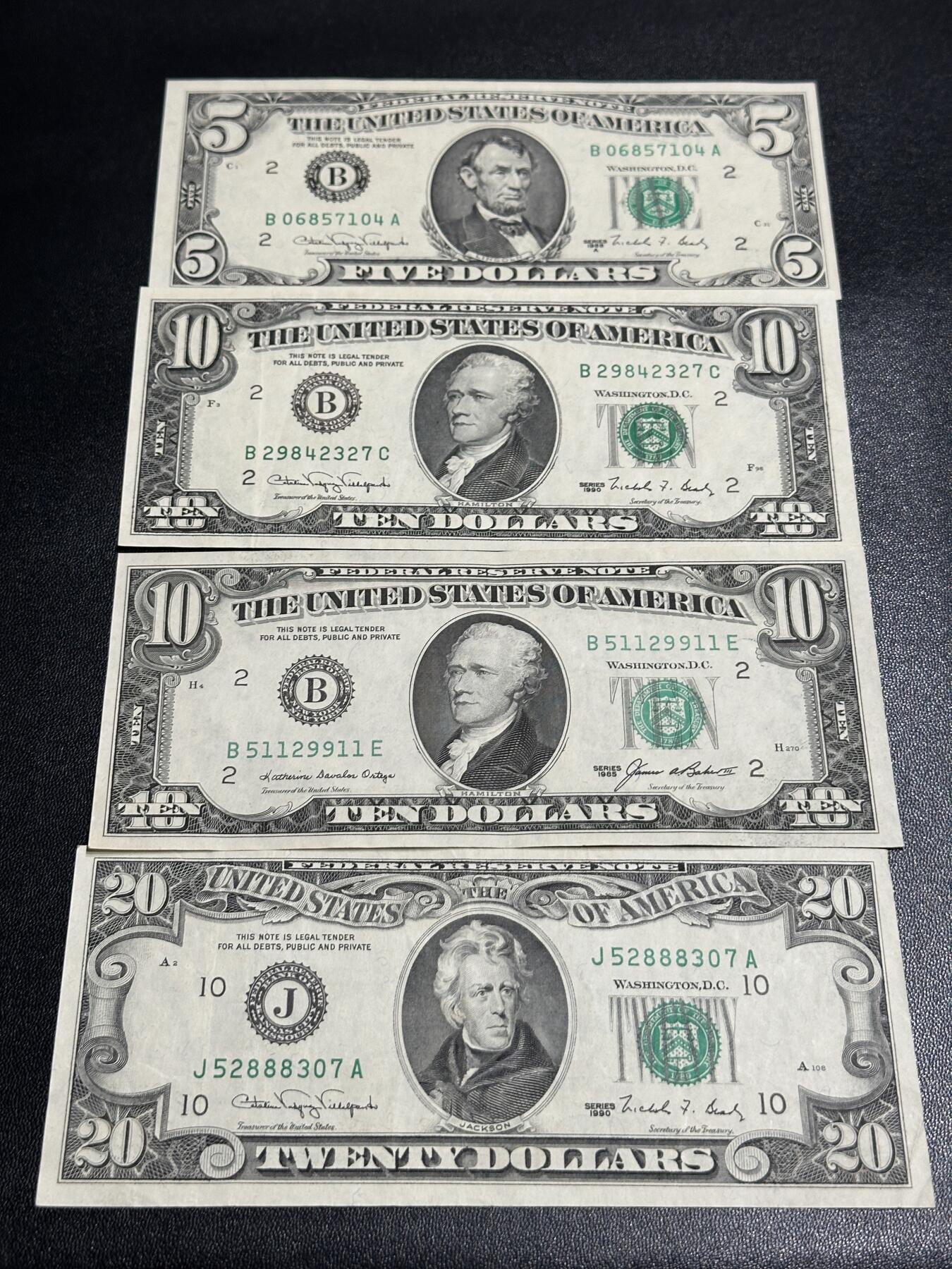 《外钞收藏家》第五百八十二期（精品场）（本平台长期征集拍品、欢迎藏友们联系合作）