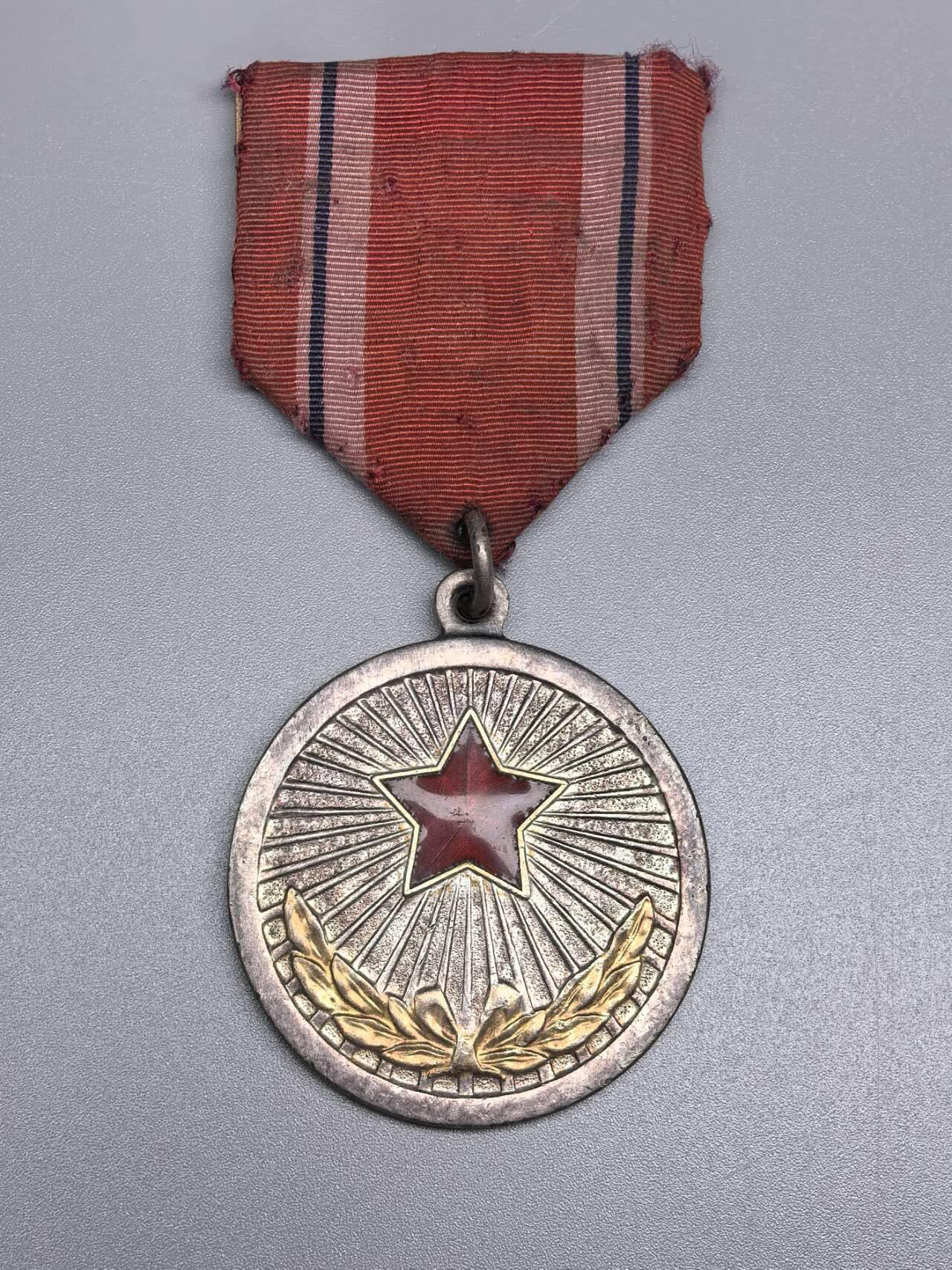 小驴勋章奖章收藏11月8日周六晚6点拍卖（珍爱和平，收藏战争，铭记历史，勿忘国耻，忠党爱国。有偿代拍，送拍规则在简介最后，参拍须阅读规则后再参拍，关系到运费包装发货时效真假辨别等关键信息，拍卖时不再发原图，看大图店主微信码在最后拍品里）