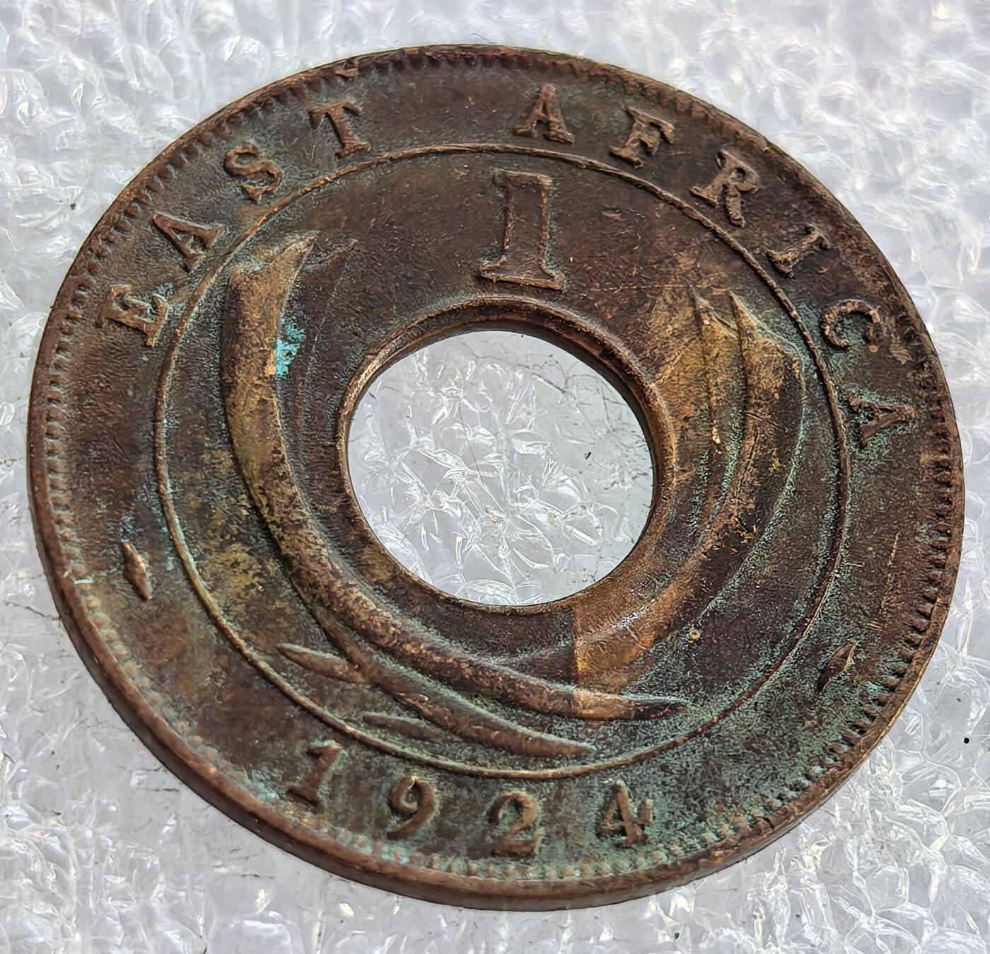  外国优质老铜币银币，周六九点倒数截拍，满百包邮，可寄存半年，喜欢朋友微信扫描二维码可直接参拍 东非1924年1分