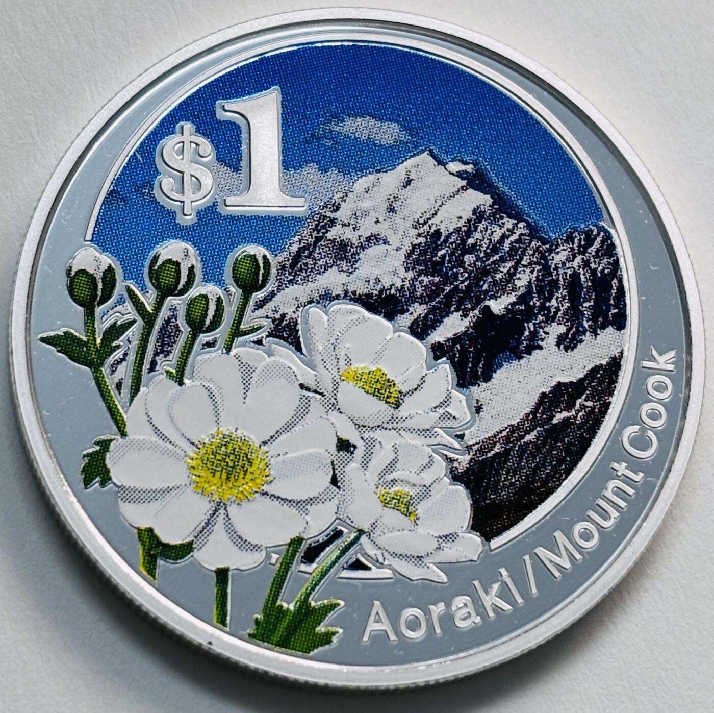 文馨钱币收藏第 279 场，银币，纪念铜章场 长期接收代拍品 全新未流通 2007 年新西兰库克山 1 盎司彩色精制大银币