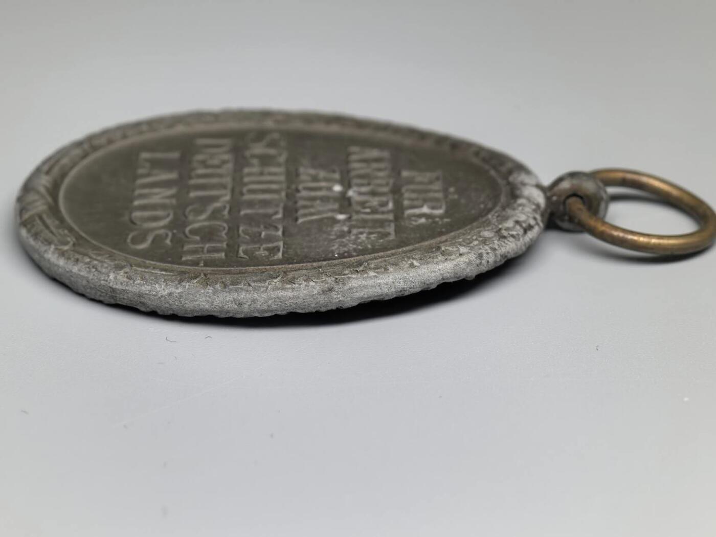 小驴勋章奖章收藏11月8日周六晚6点拍卖（珍爱和平，收藏战争，铭记历史，勿忘国耻，忠党爱国。有偿代拍，送拍规则在简介最后，参拍须阅读规则后再参拍，关系到运费包装发货时效真假辨别等关键信息，拍卖时不再发原图，看大图店主微信码在最后拍品里）