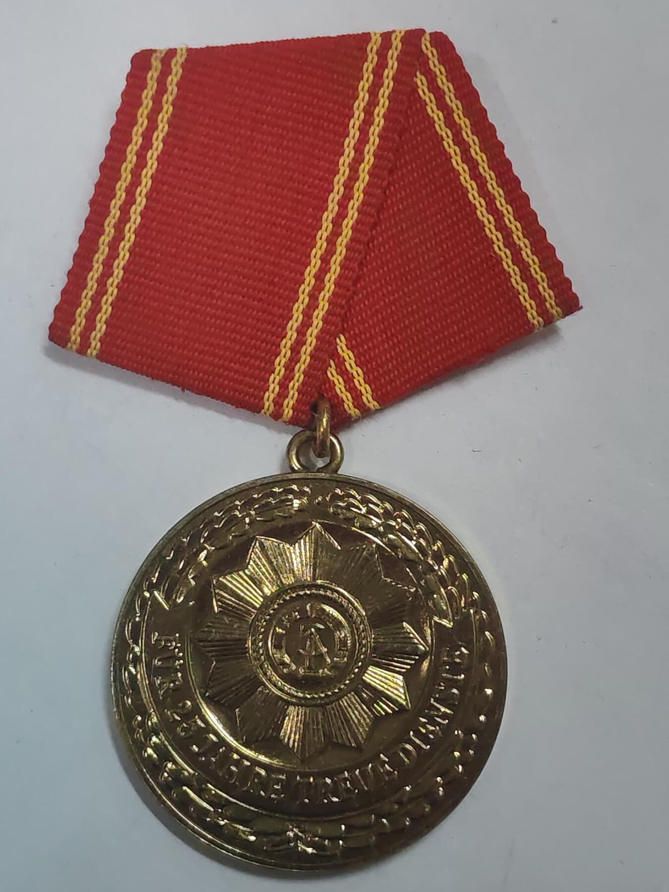 荷兰第128期勋赏拍卖 民主德国特级二等内务部圆满服务奖章