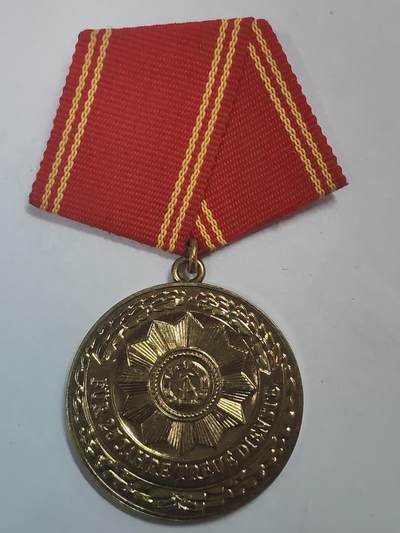 荷兰第128期勋赏拍卖 - 民主德国特级二等内务部圆满服务奖章