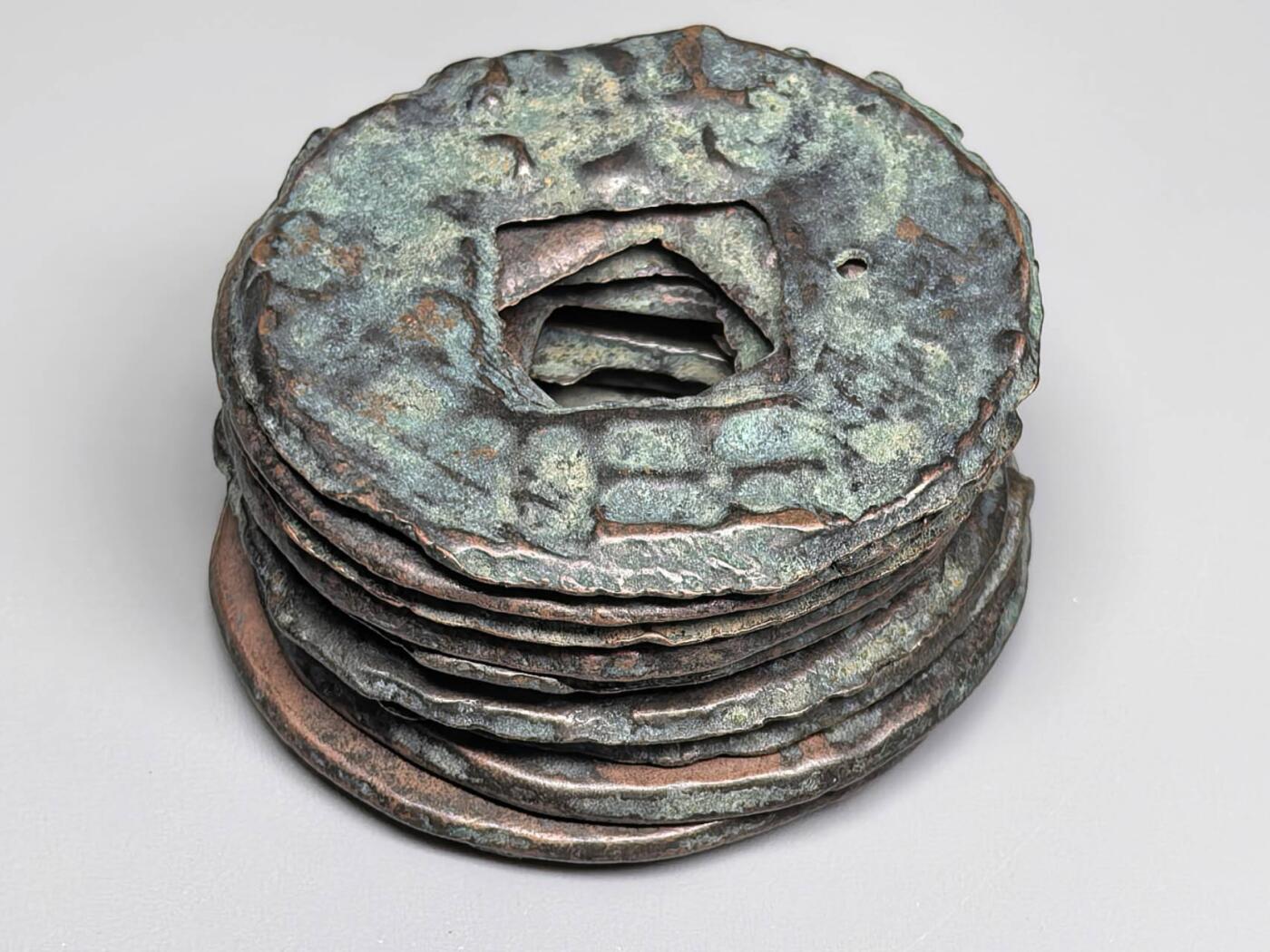 小驴勋章奖章收藏11月8日周六晚6点拍卖（珍爱和平，收藏战争，铭记历史，勿忘国耻，忠党爱国。有偿代拍，送拍规则在简介最后，参拍须阅读规则后再参拍，关系到运费包装发货时效真假辨别等关键信息，拍卖时不再发原图，看大图店主微信码在最后拍品里） 半两一组，品如图