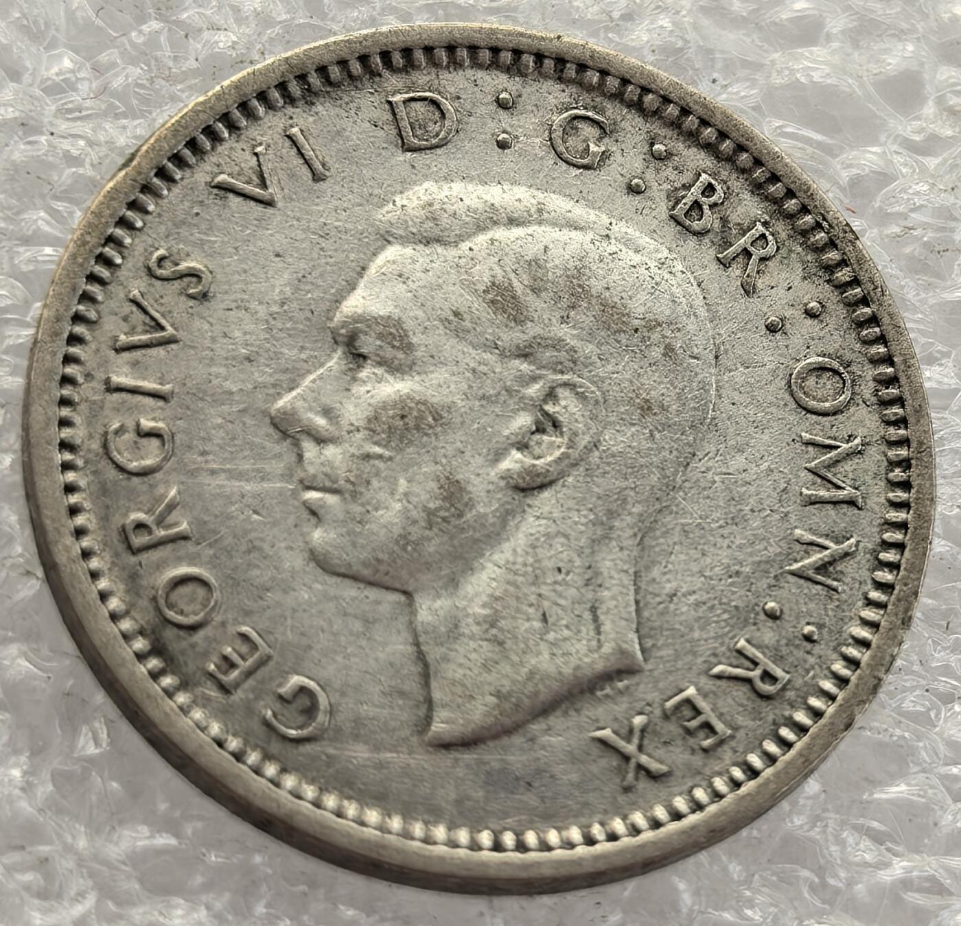  外国优质老铜币银币，周六九点倒数截拍，满百包邮，可寄存半年，喜欢朋友微信扫描二维码可直接参拍 英国1941年3便士银币