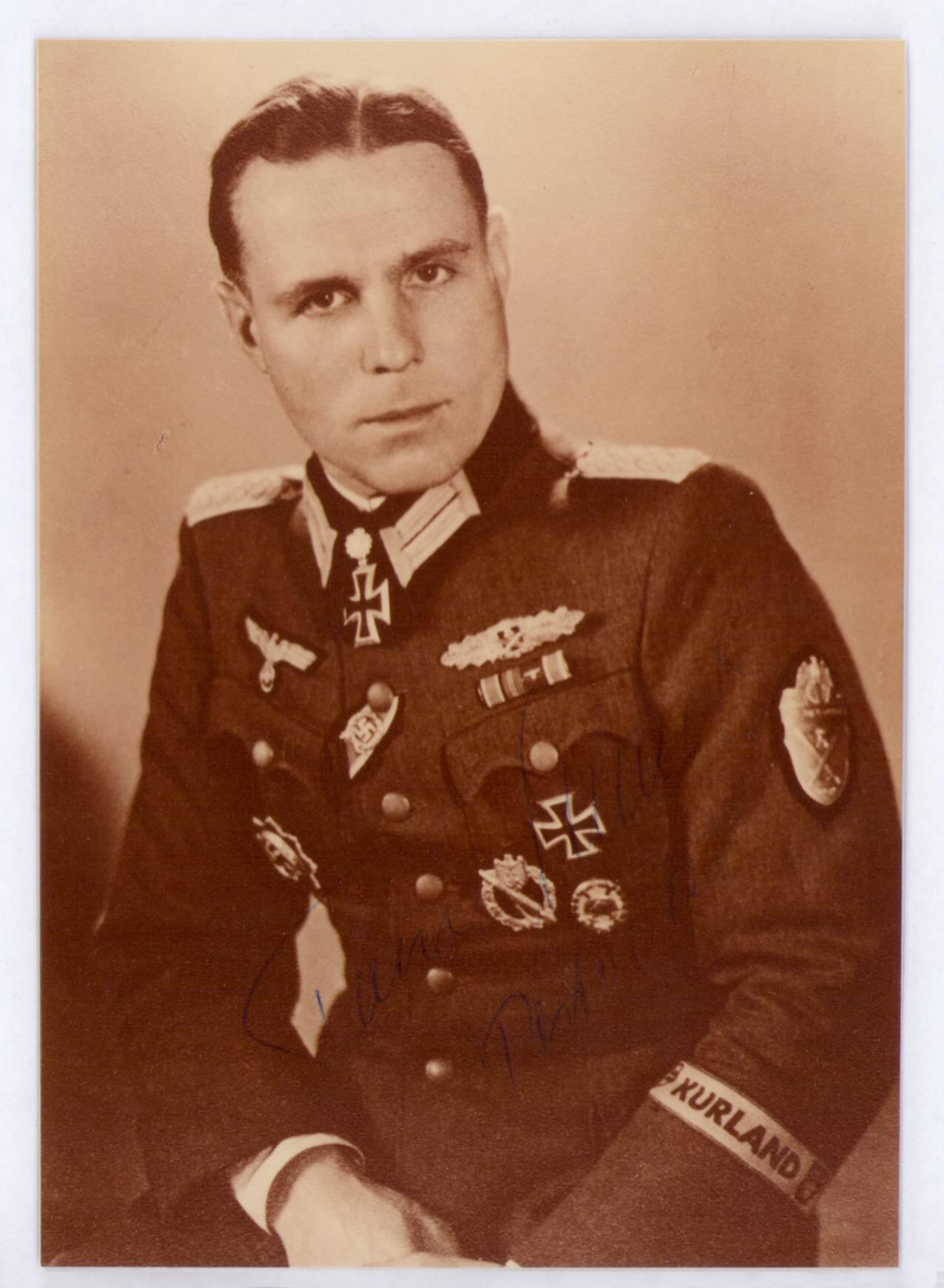 小驴勋章奖章收藏11月8日周六晚6点拍卖（珍爱和平，收藏战争，铭记历史，勿忘国耻，忠党爱国。有偿代拍，送拍规则在简介最后，参拍须阅读规则后再参拍，关系到运费包装发货时效真假辨别等关键信息，拍卖时不再发原图，看大图店主微信码在最后拍品里） 738号橡叶饰获得者Anton Müller战后正反双亲签