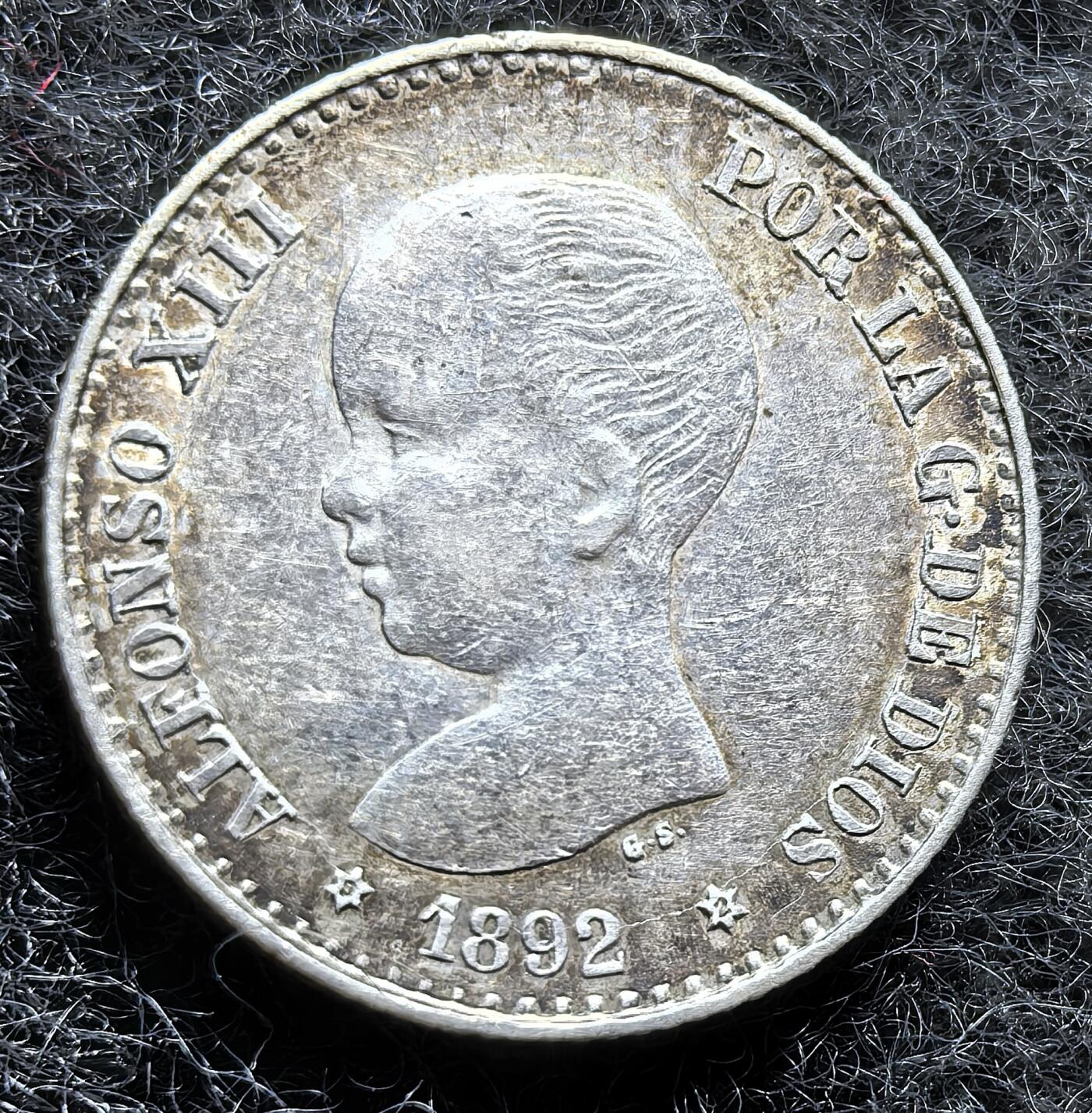 西班牙、丹属西印度、法属殖民地、乌拉圭银币古铜币，周五晚上九点倒数截拍，满百包邮，可寄存半年，喜欢朋友微信扫描二维码可直接参拍 全新极美品西班牙1892年50分小银币，km690