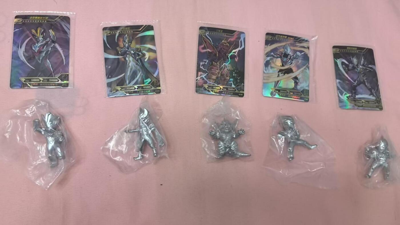 龙虎卡牌第六二场 百里霸场 （无佣金，周六结拍，欢迎送拍） 卡游奥特曼 橡皮人5个永恒款＋原膜卡