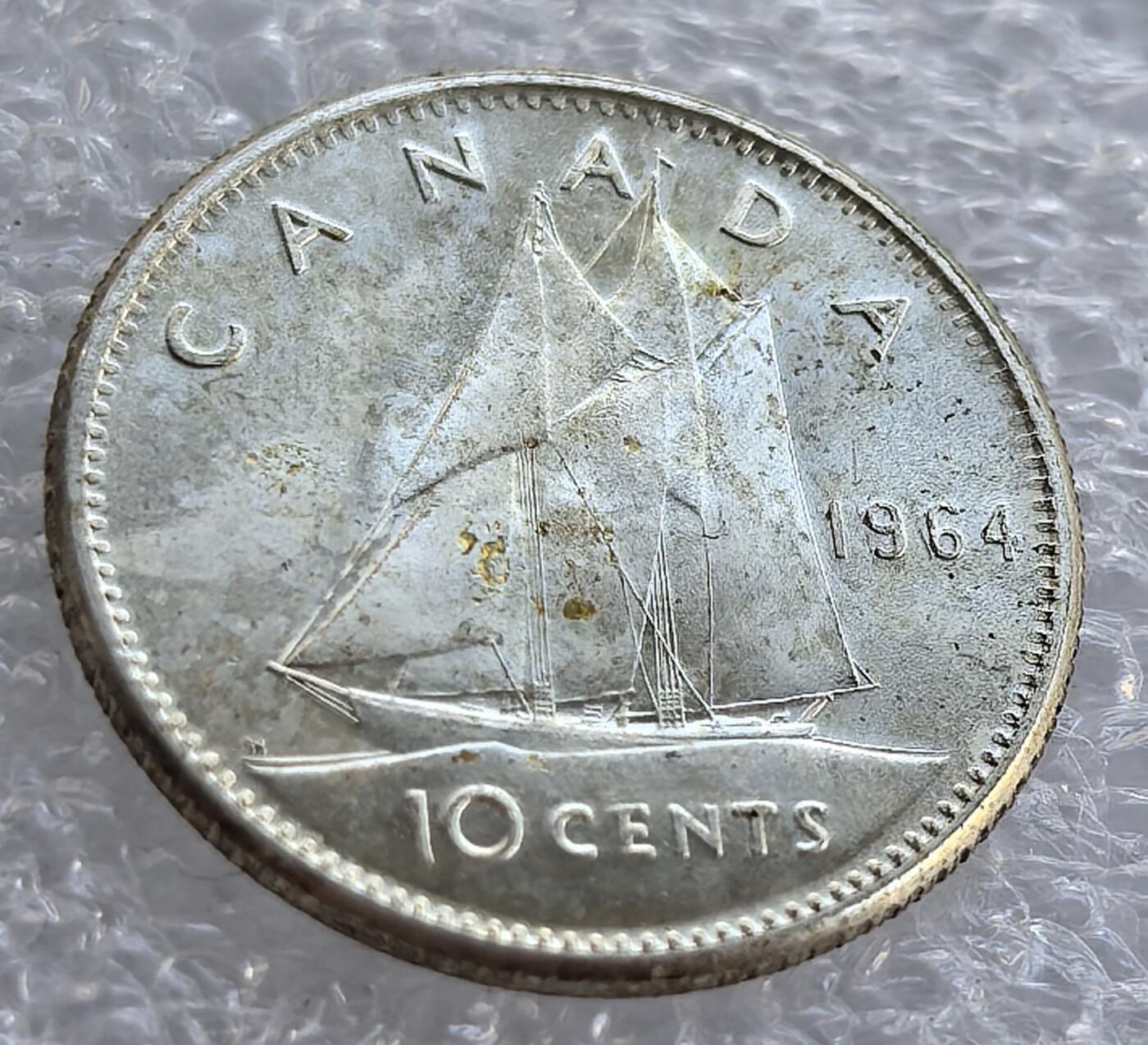  外国优质老铜币银币，周六九点倒数截拍，满百包邮，可寄存半年，喜欢朋友微信扫描二维码可直接参拍