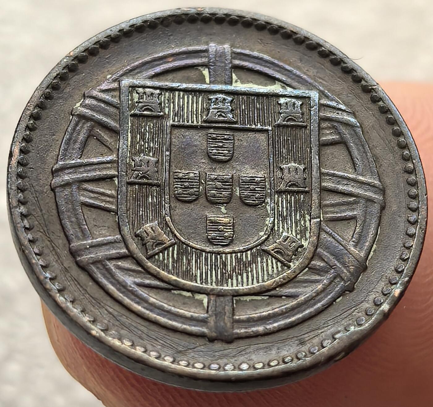  外国优质老铜币银币，周六九点倒数截拍，满百包邮，可寄存半年，喜欢朋友微信扫描二维码可直接参拍