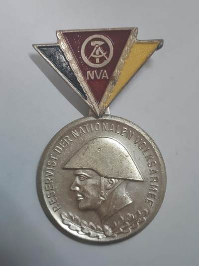 荷兰第128期勋赏拍卖 - 民主德国银级人民军预备役优秀服务奖章