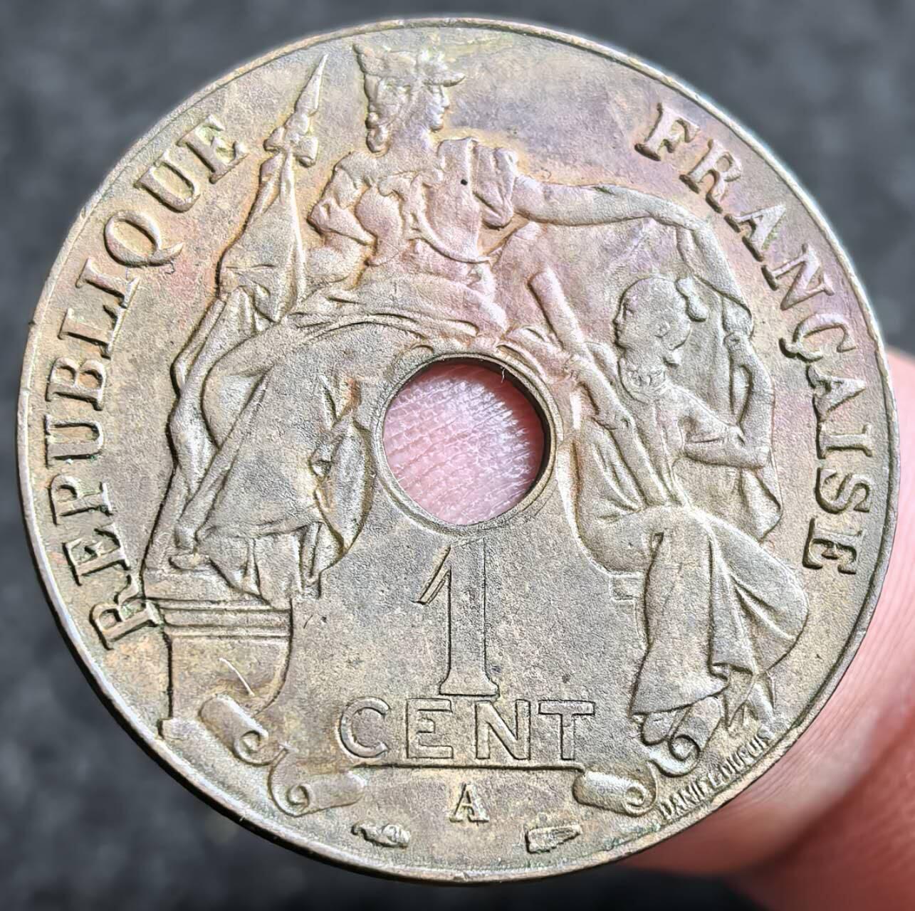  外国优质老铜币银币，周六九点倒数截拍，满百包邮，可寄存半年，喜欢朋友微信扫描二维码可直接参拍