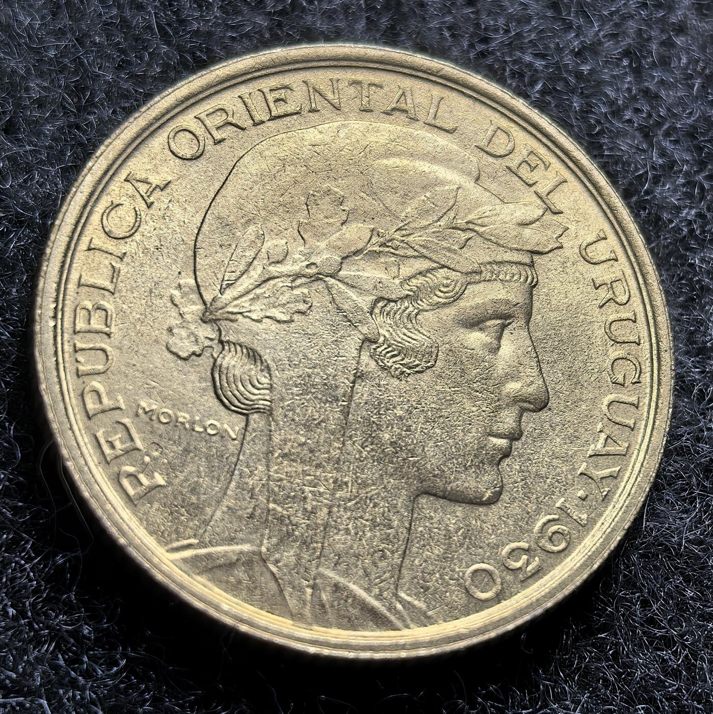 西班牙、丹属西印度、法属殖民地、乌拉圭银币古铜币，周五晚上九点倒数截拍，满百包邮，可寄存半年，喜欢朋友微信扫描二维码可直接参拍 UNC品相乌拉圭1930年10分，km25