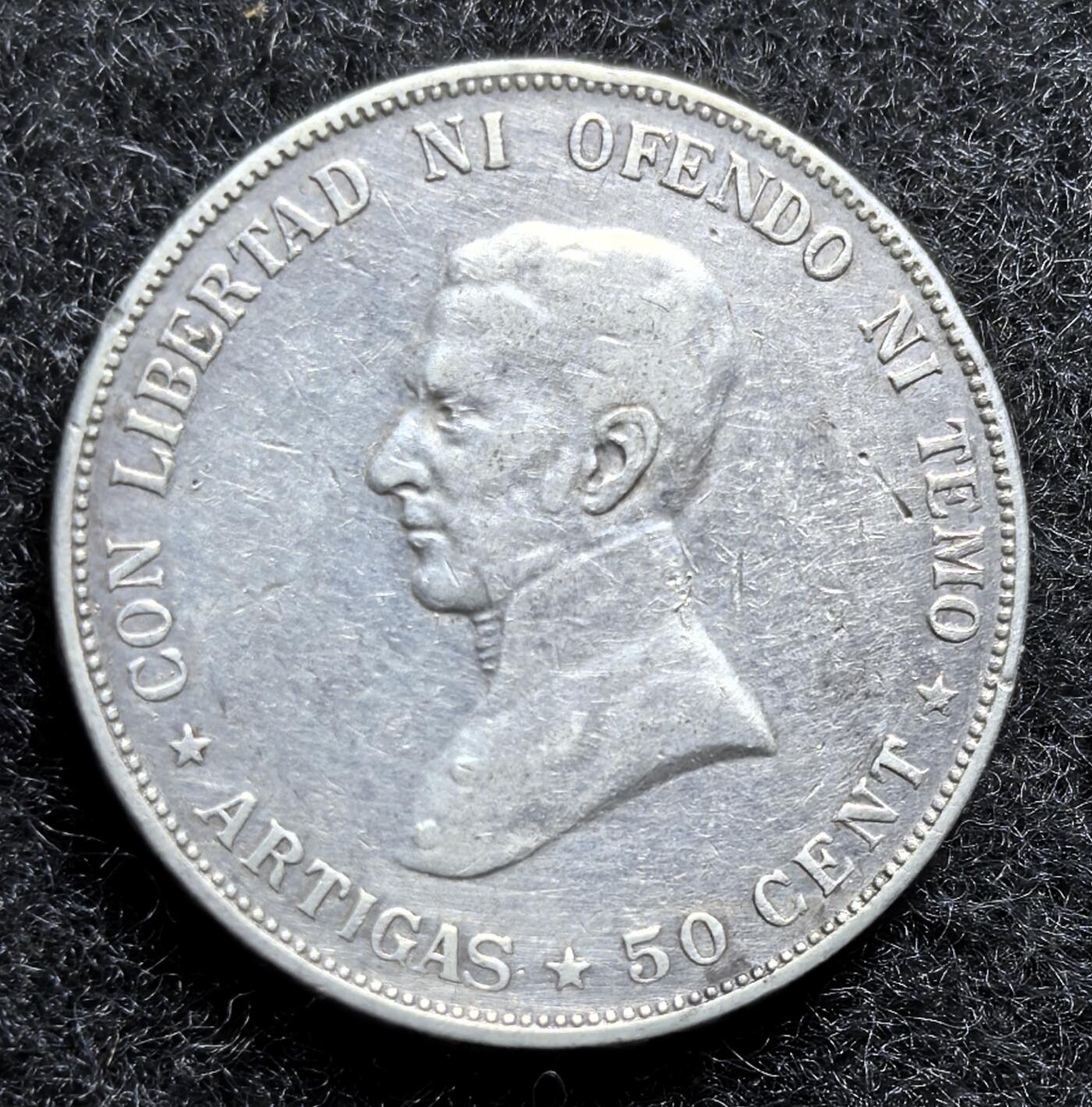 西班牙、丹属西印度、法属殖民地、乌拉圭银币古铜币，周五晚上九点倒数截拍，满百包邮，可寄存半年，喜欢朋友微信扫描二维码可直接参拍 AU品相乌拉圭1917年50分银币，km22