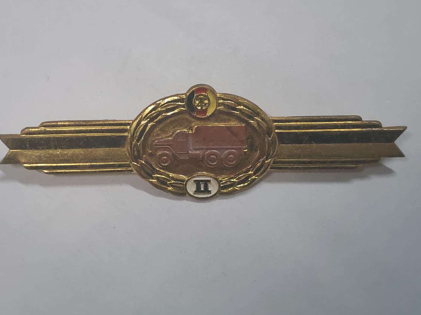 荷兰第128期勋赏拍卖 民主德国二级汽车兵技能证章