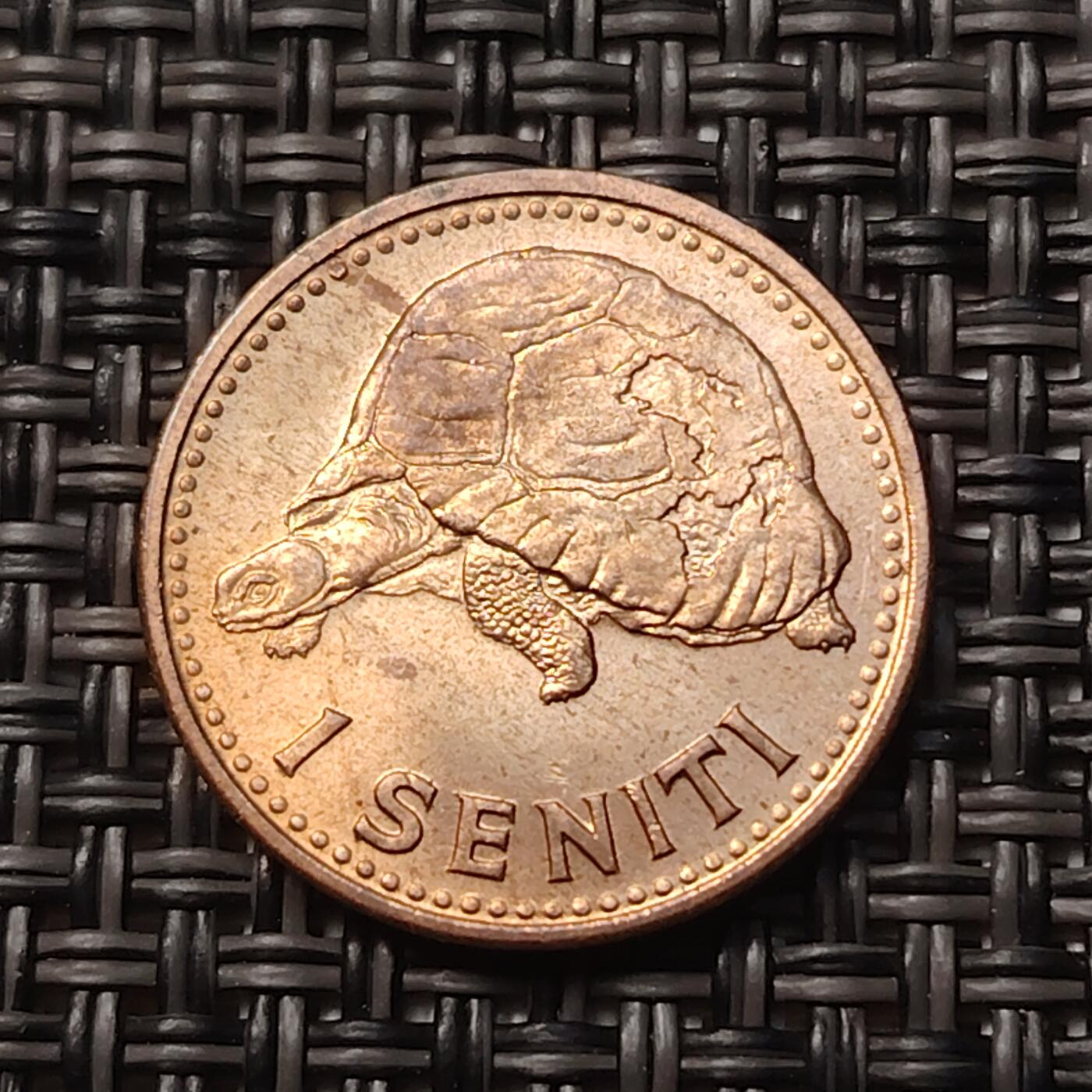 布加迪🐬～世界钱币(上海)🌾第 258 期 /  各国套币和散币 汤加🇹🇴 1967年 1分 萨洛特·图普三世女王纪念币