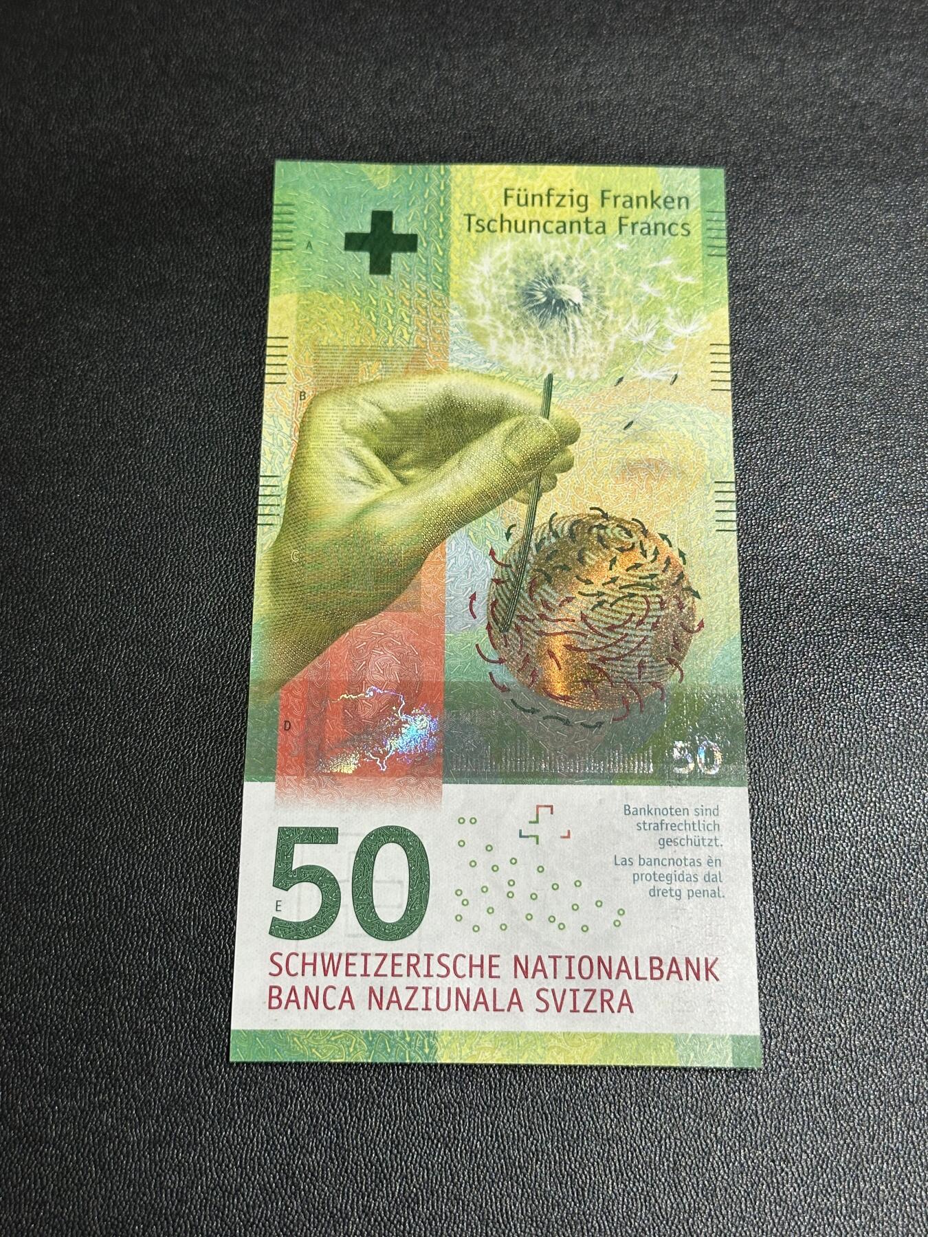 《外钞收藏家》第五百八十二期（精品场）（本平台长期征集拍品、欢迎藏友们联系合作） 2015年瑞士手版50法郎 首发A冠 全新UNC 乔丹首签