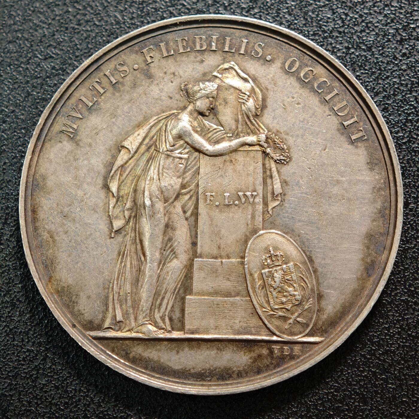 【德藏】世界币章拍卖第152期（拍品征集中~欢迎藏友联系） 1837年 尼德兰弗里德里克·路易丝·威廉明妮王后逝世纪念银章 淡环彩包浆 直径约：40.8mm；重约：21.8g