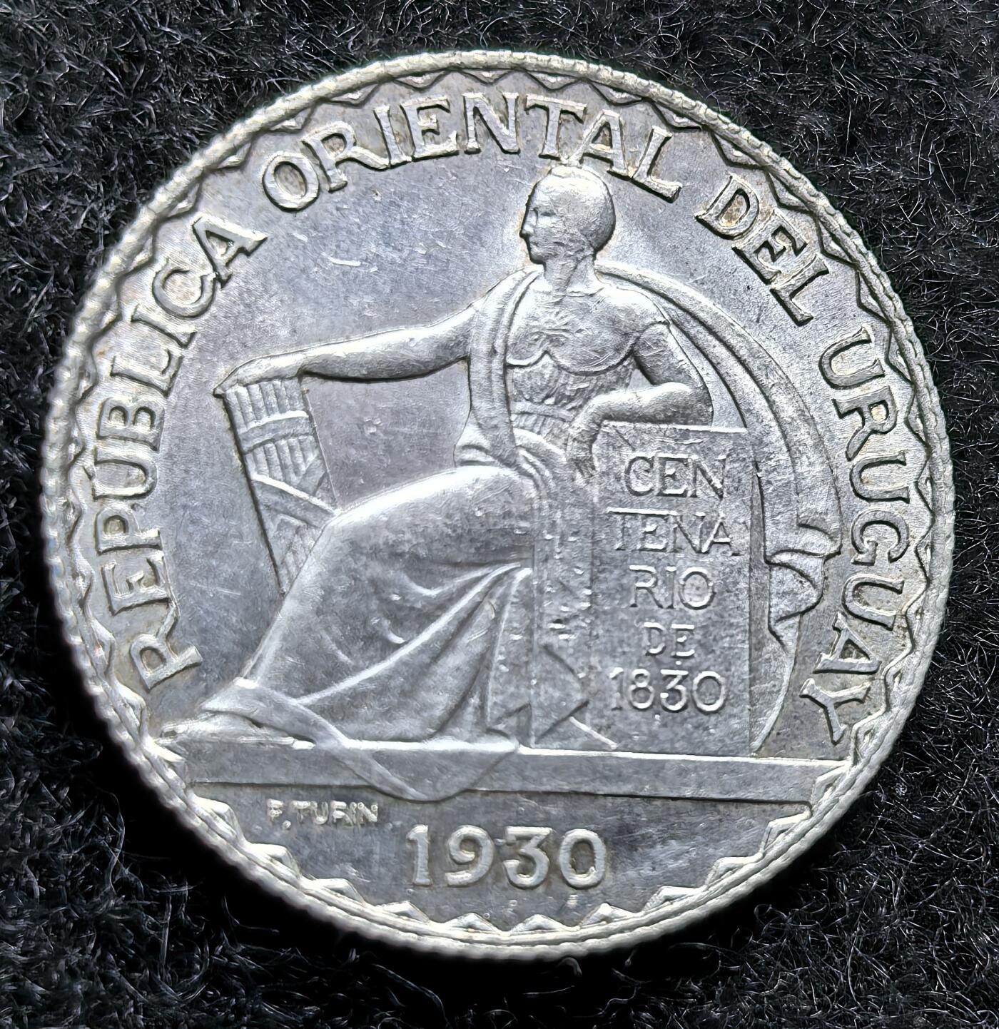西班牙、丹属西印度、法属殖民地、乌拉圭银币古铜币，周五晚上九点倒数截拍，满百包邮，可寄存半年，喜欢朋友微信扫描二维码可直接参拍 UNC品相乌拉圭1930年20分银币，km26