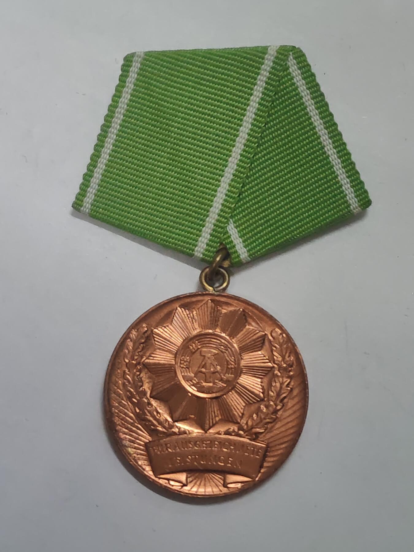 荷兰第128期勋赏拍卖 民主德国内务部武装力量杰出服务奖章