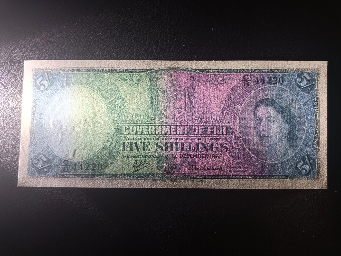 2025十一月第二期，总第200期 英属斐济1962年5先令UNC-，大皇冠女王