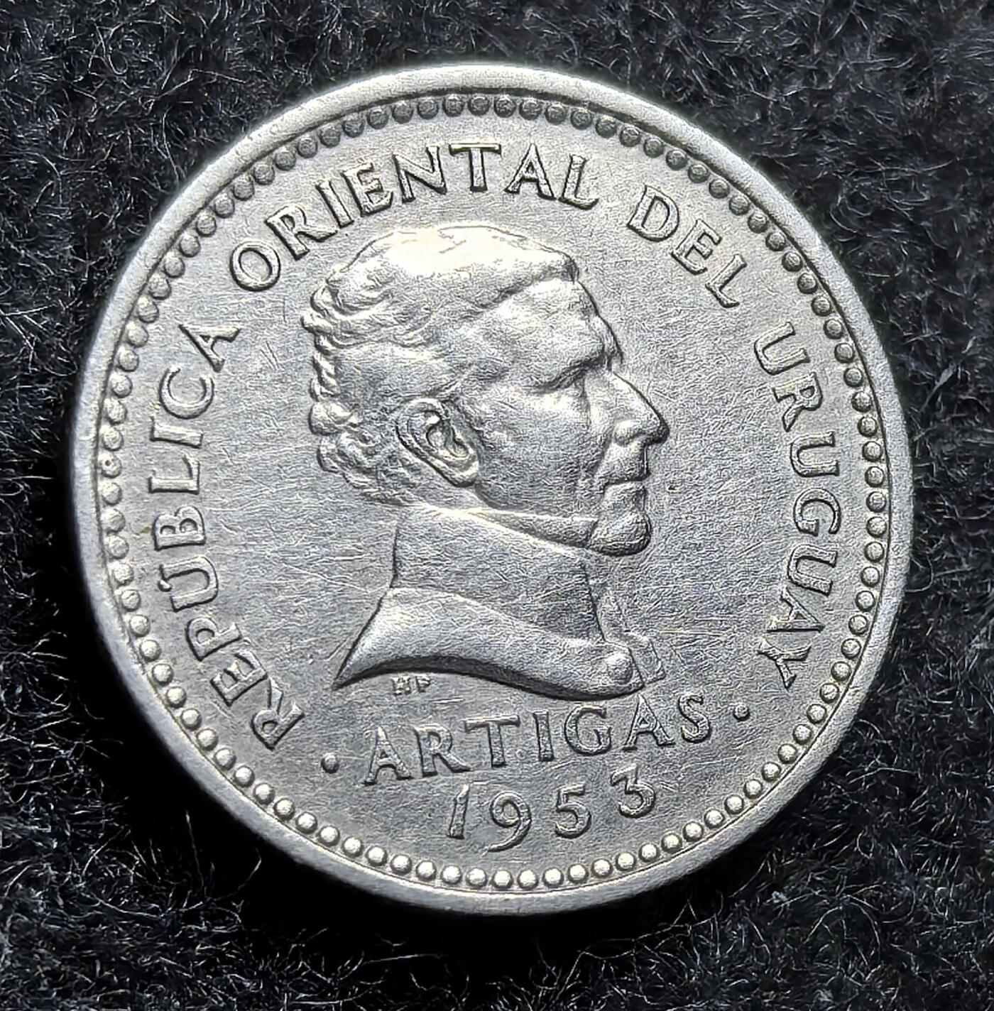 西班牙、丹属西印度、法属殖民地、乌拉圭银币古铜币，周五晚上九点倒数截拍，满百包邮，可寄存半年，喜欢朋友微信扫描二维码可直接参拍 AU品相乌拉圭1953年5分，km34