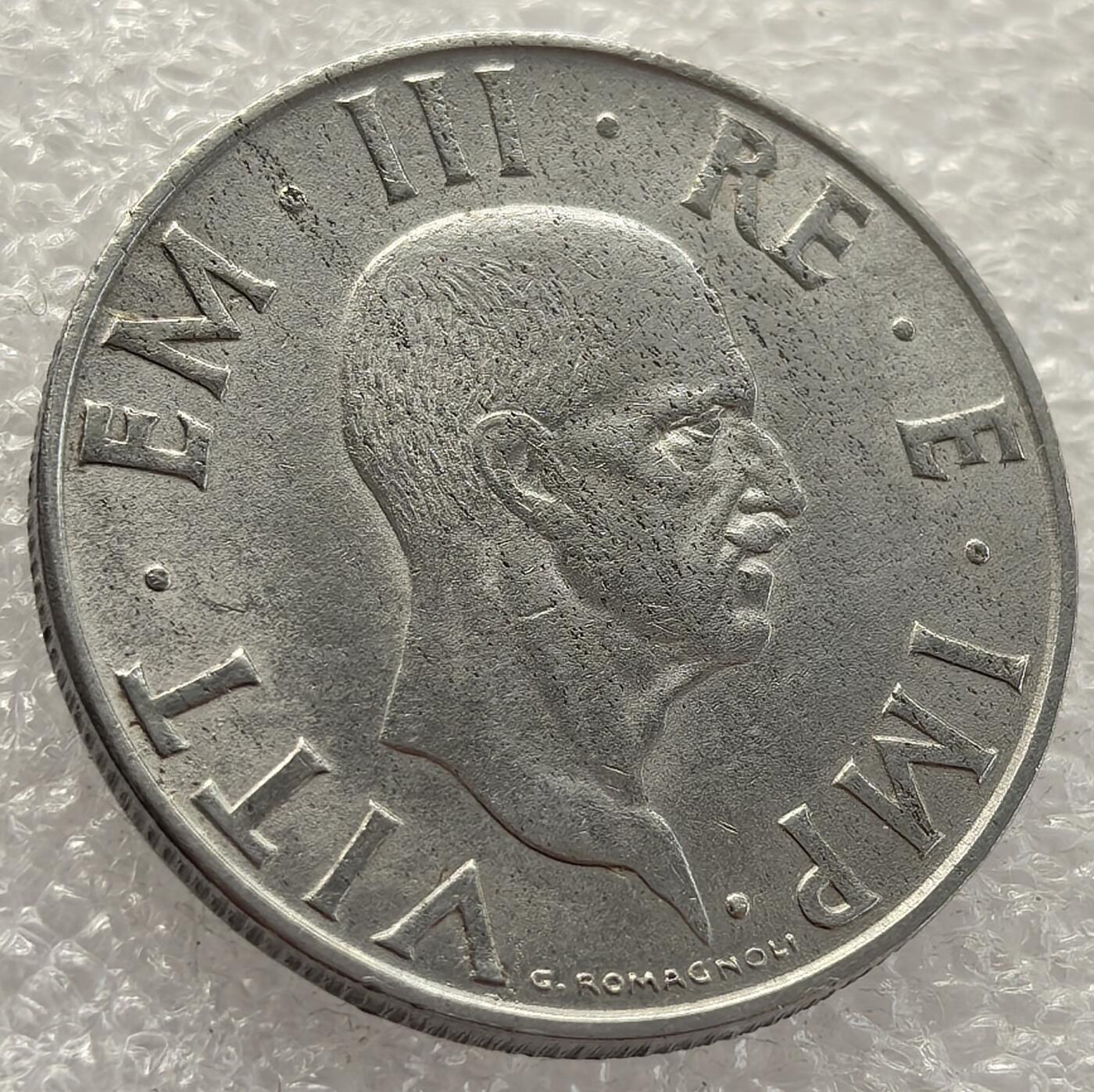  外国优质老铜币银币，周六九点倒数截拍，满百包邮，可寄存半年，喜欢朋友微信扫描二维码可直接参拍 意大利1940年2里拉