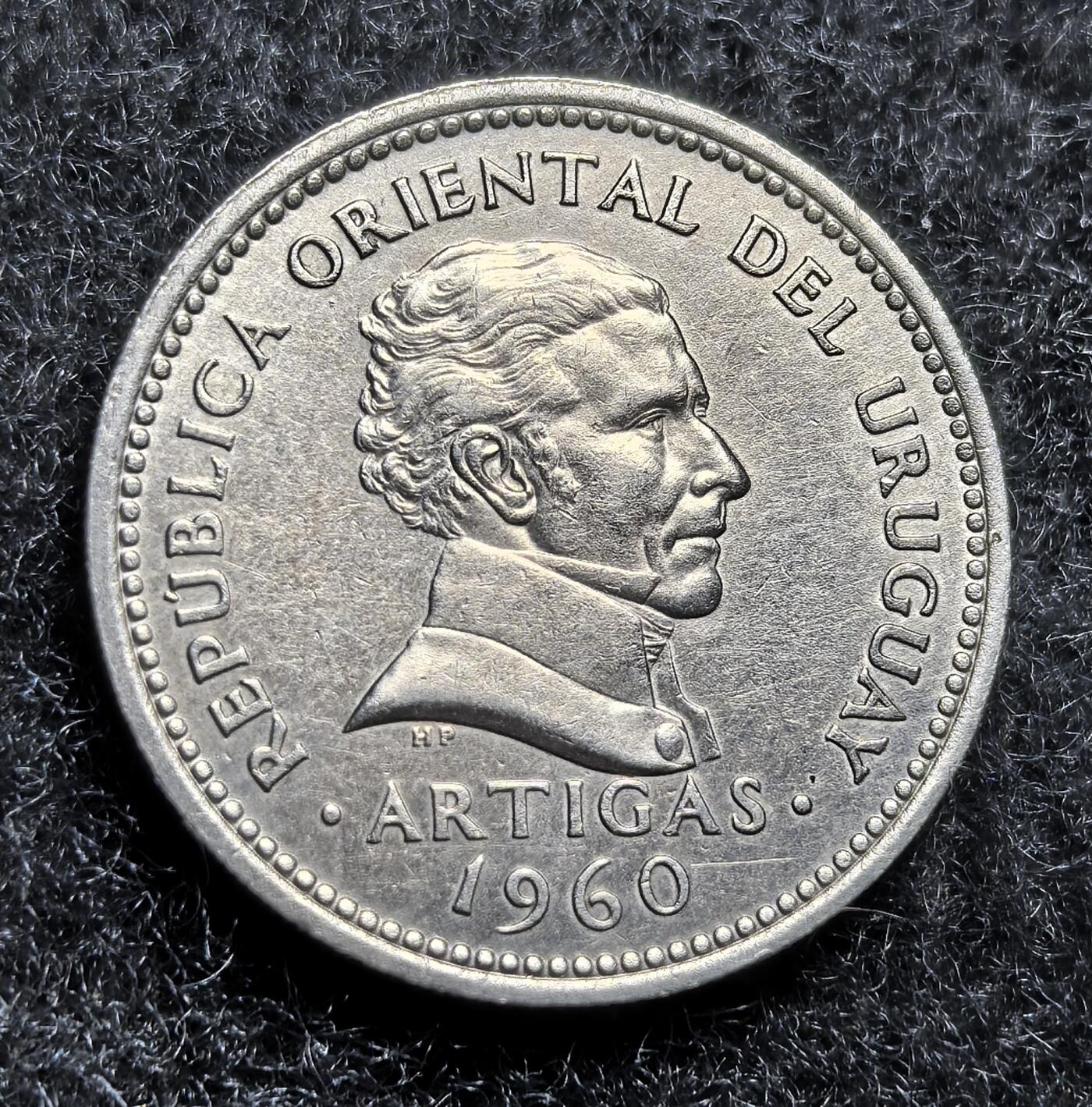 西班牙、丹属西印度、法属殖民地、乌拉圭银币古铜币，周五晚上九点倒数截拍，满百包邮，可寄存半年，喜欢朋友微信扫描二维码可直接参拍