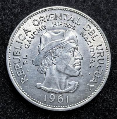 西班牙、丹属西印度、法属殖民地、乌拉圭银币古铜币，周五晚上九点倒数截拍，满百包邮，可寄存半年，喜欢朋友微信扫描二维码可直接参拍 - 全新乌拉圭1961年10比索银币，km43