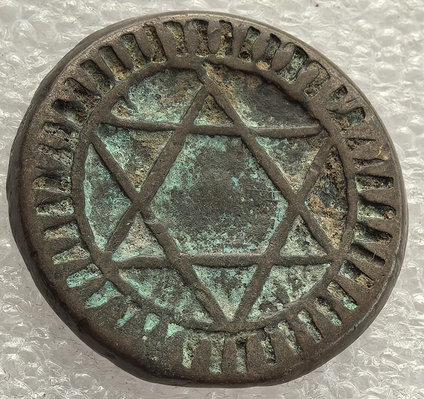  外国优质老铜币银币，周六九点倒数截拍，满百包邮，可寄存半年，喜欢朋友微信扫描二维码可直接参拍