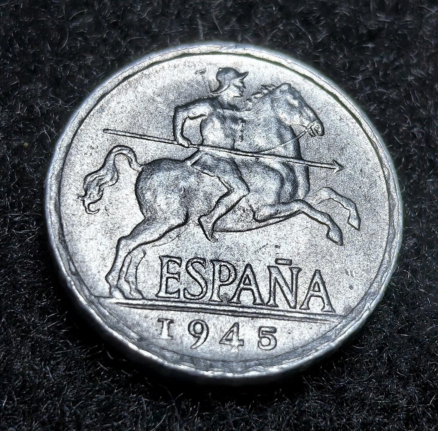 西班牙、丹属西印度、法属殖民地、乌拉圭银币古铜币，周五晚上九点倒数截拍，满百包邮，可寄存半年，喜欢朋友微信扫描二维码可直接参拍 全新铝币西班牙1945年5分，km765