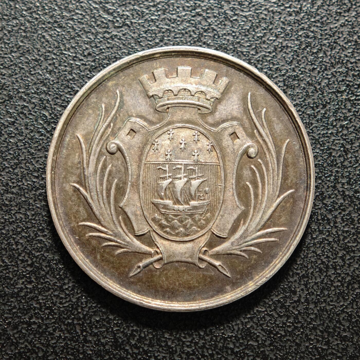 【德藏】世界币章拍卖第152期（拍品征集中~欢迎藏友联系） 1821年 法国南特储蓄银行圆形代用币银章 蜜蜂边铭 五彩包浆 直径约：28.7mm；重约：10g