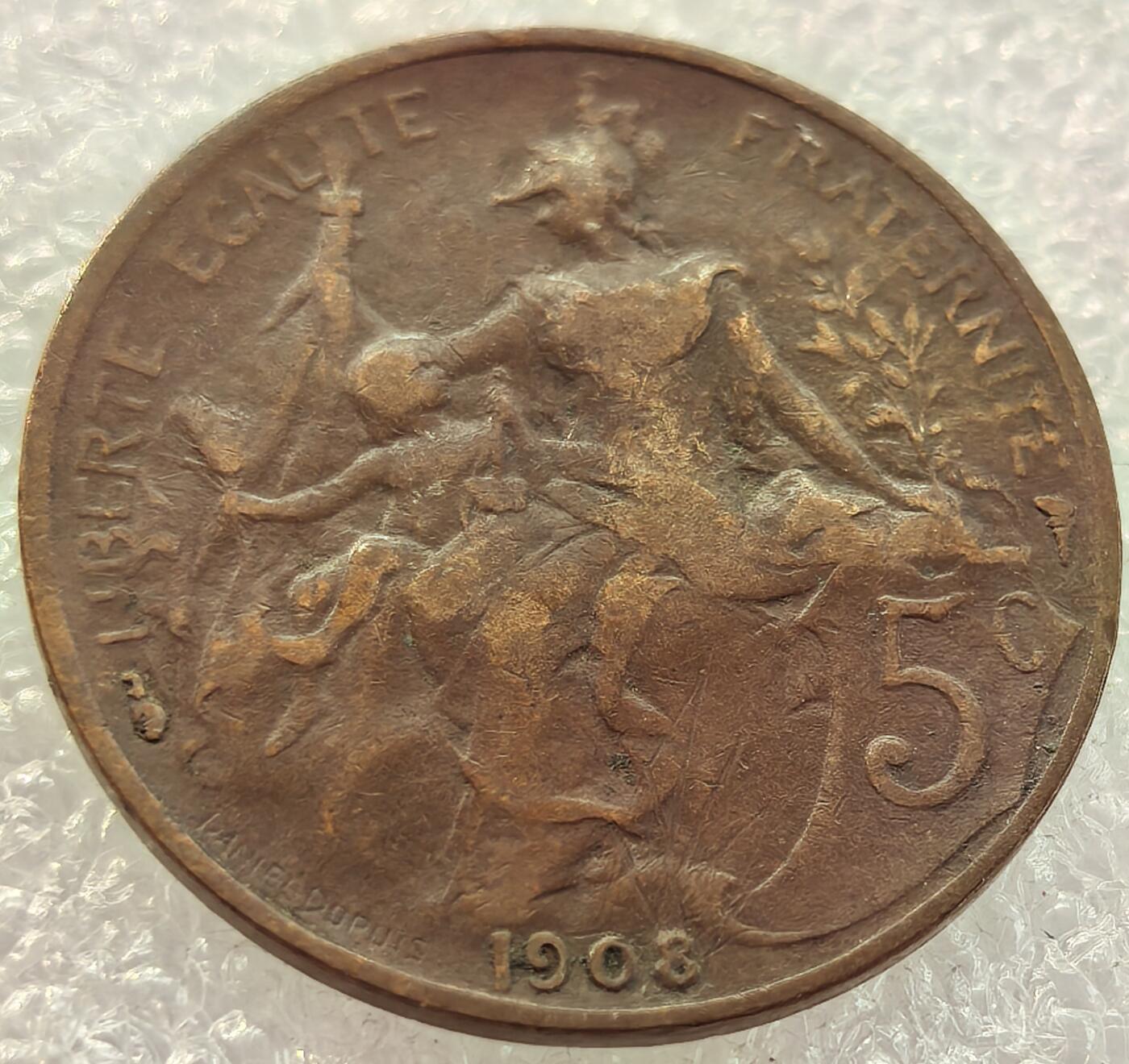  外国优质老铜币银币，周六九点倒数截拍，满百包邮，可寄存半年，喜欢朋友微信扫描二维码可直接参拍