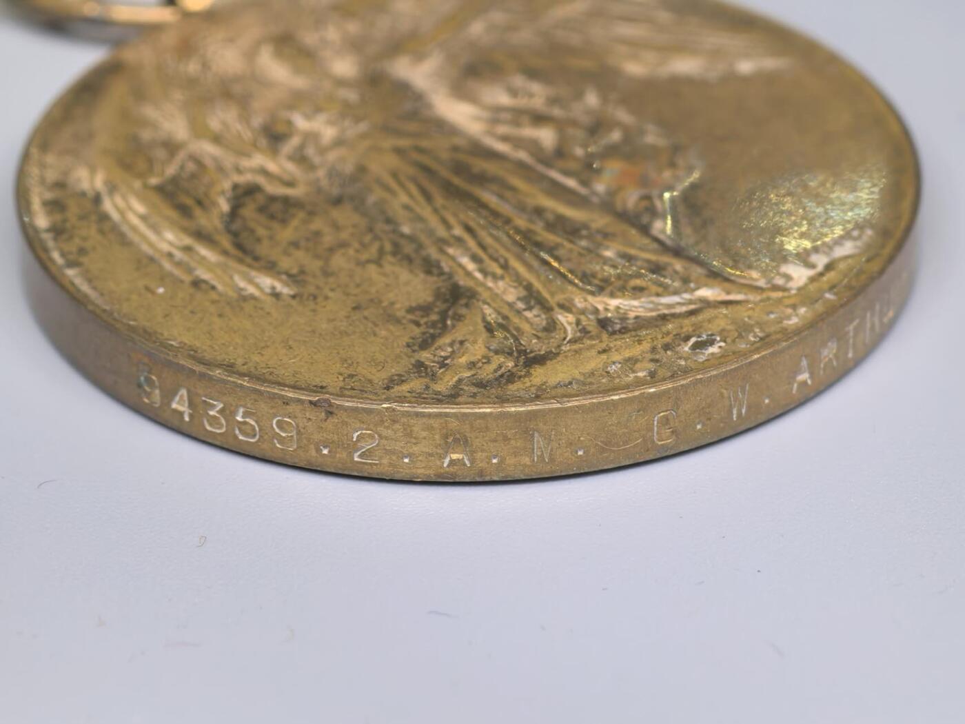 小驴勋章奖章收藏11月8日周六晚6点拍卖（珍爱和平，收藏战争，铭记历史，勿忘国耻，忠党爱国。有偿代拍，送拍规则在简介最后，参拍须阅读规则后再参拍，关系到运费包装发货时效真假辨别等关键信息，拍卖时不再发原图，看大图店主微信码在最后拍品里）