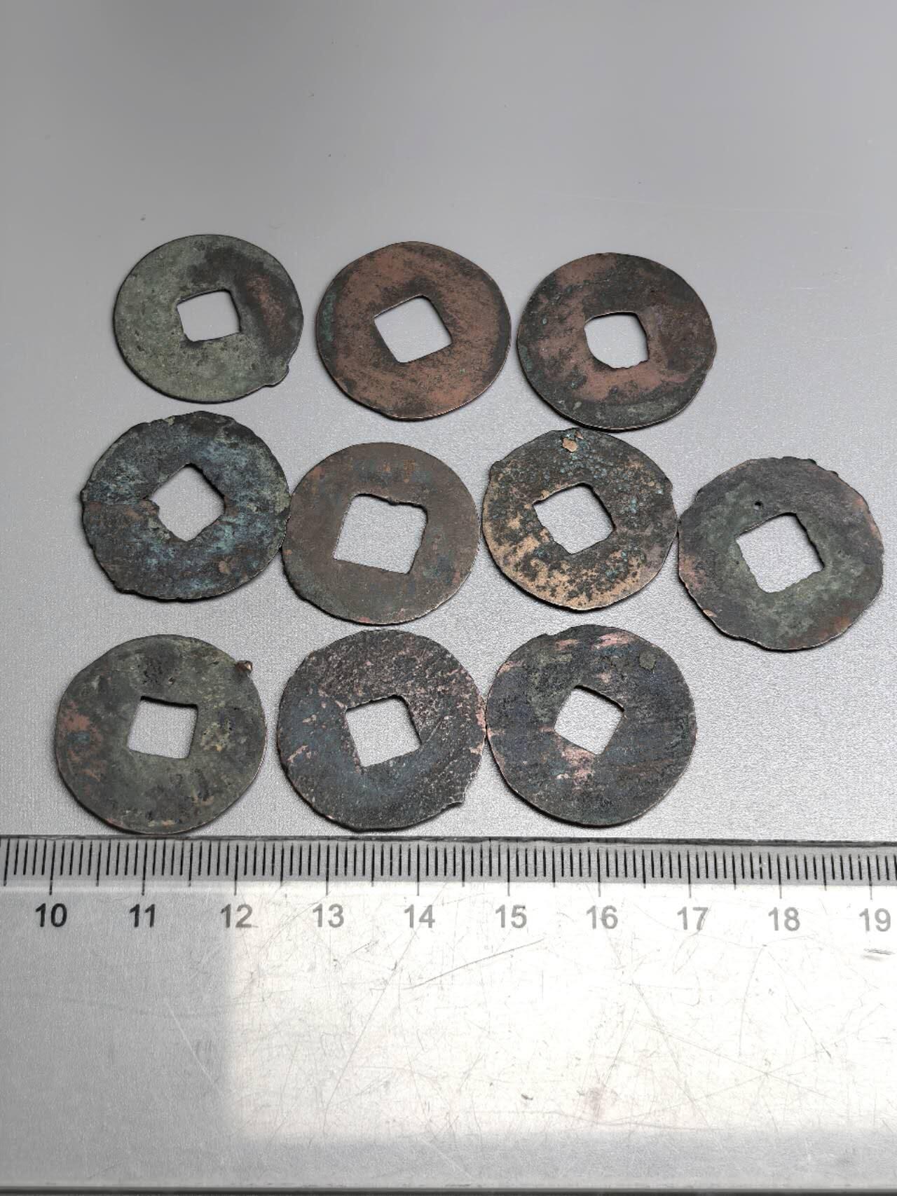 小驴勋章奖章收藏11月8日周六晚6点拍卖（珍爱和平，收藏战争，铭记历史，勿忘国耻，忠党爱国。有偿代拍，送拍规则在简介最后，参拍须阅读规则后再参拍，关系到运费包装发货时效真假辨别等关键信息，拍卖时不再发原图，看大图店主微信码在最后拍品里） 半两一组，品如图