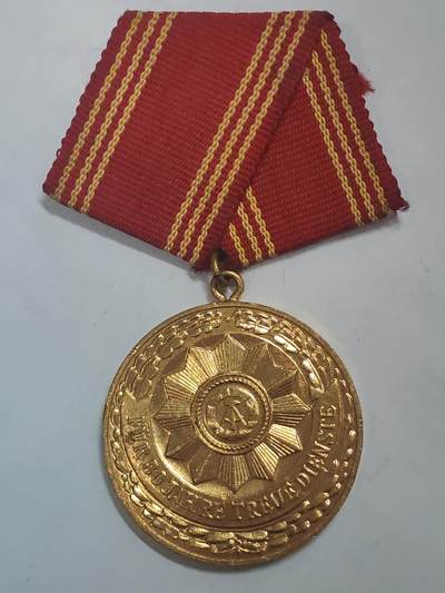 荷兰第128期勋赏拍卖 - 民主德国特级一等内务部圆满服务奖章